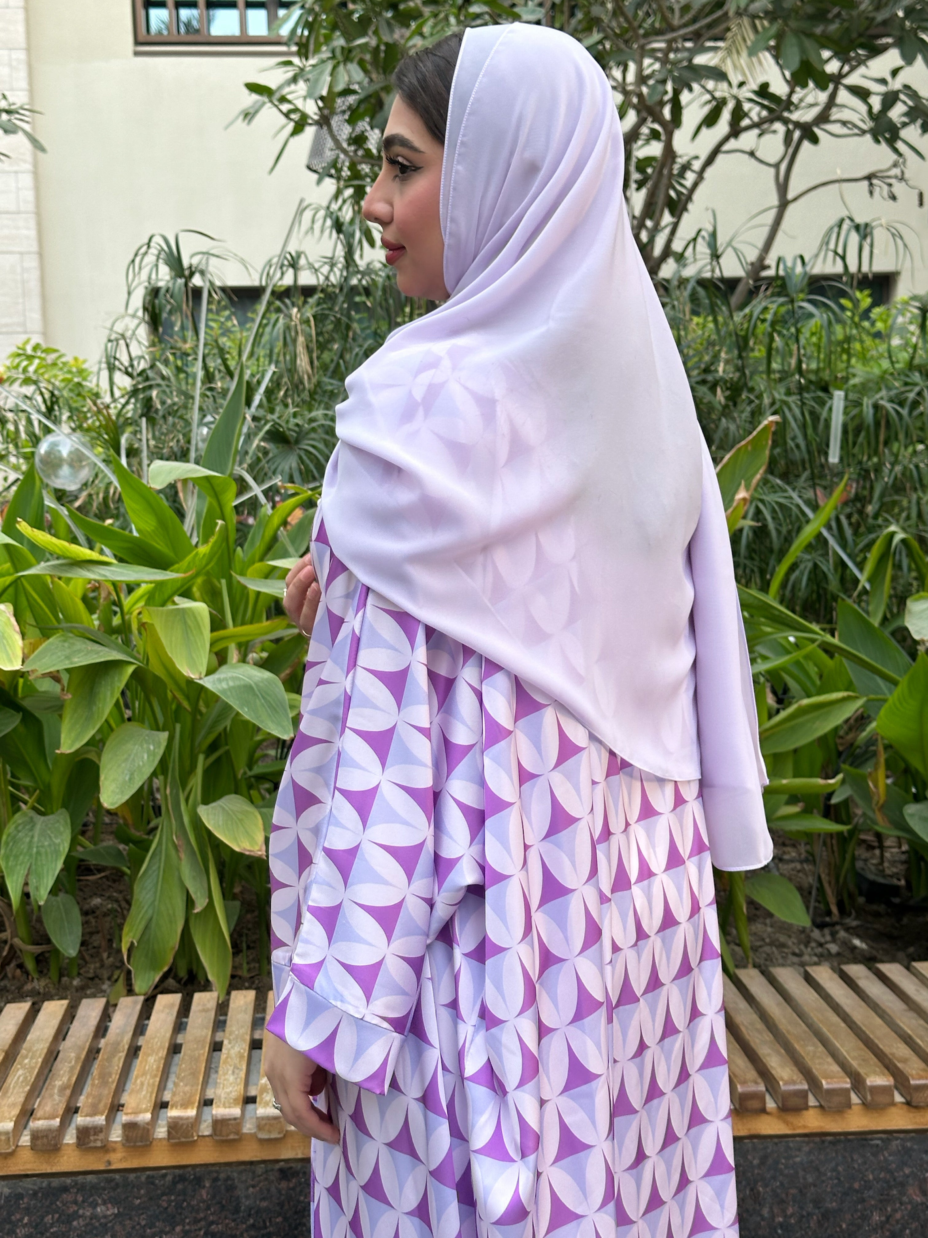 N132 - Triangles abaya