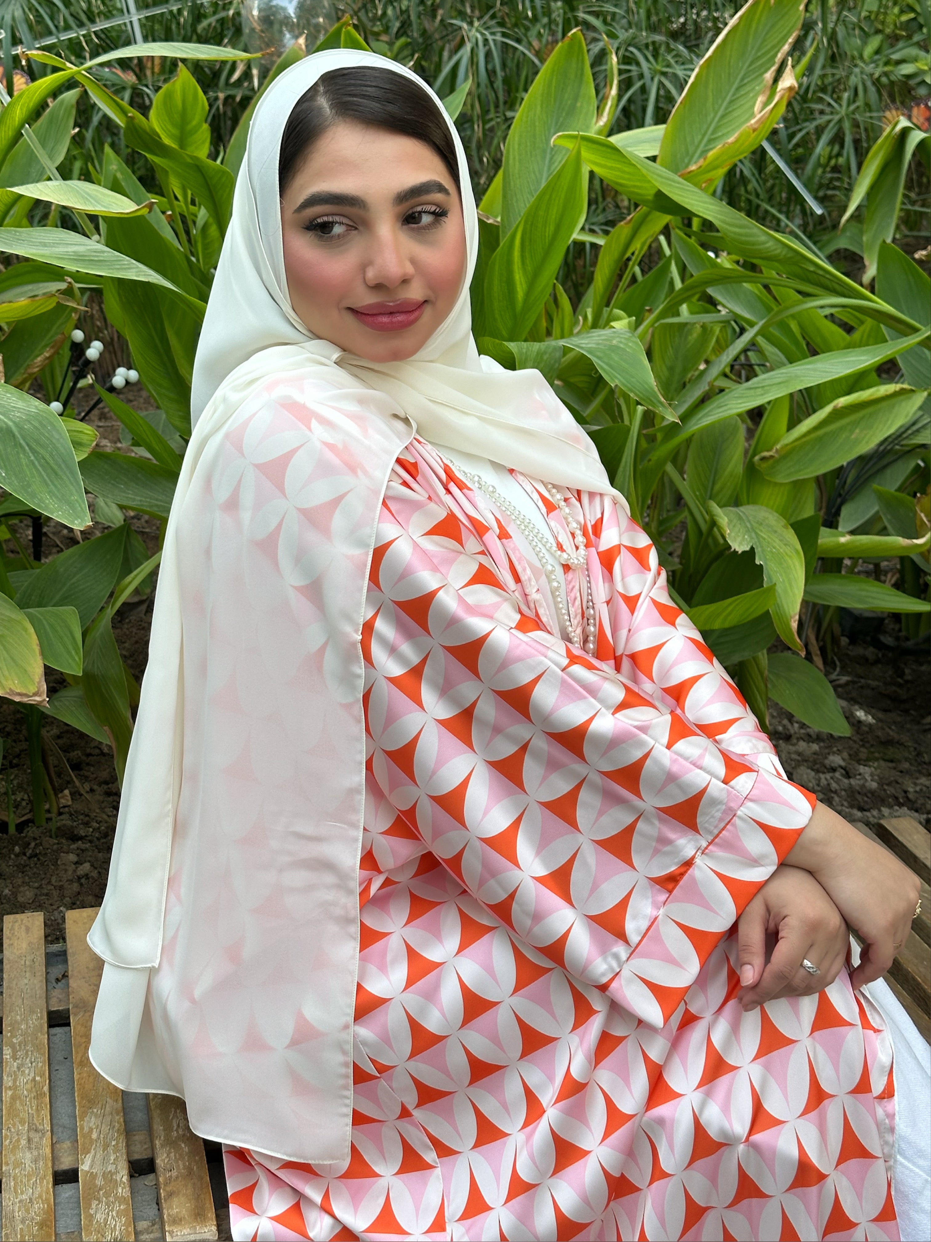 N137 - Triangles abaya