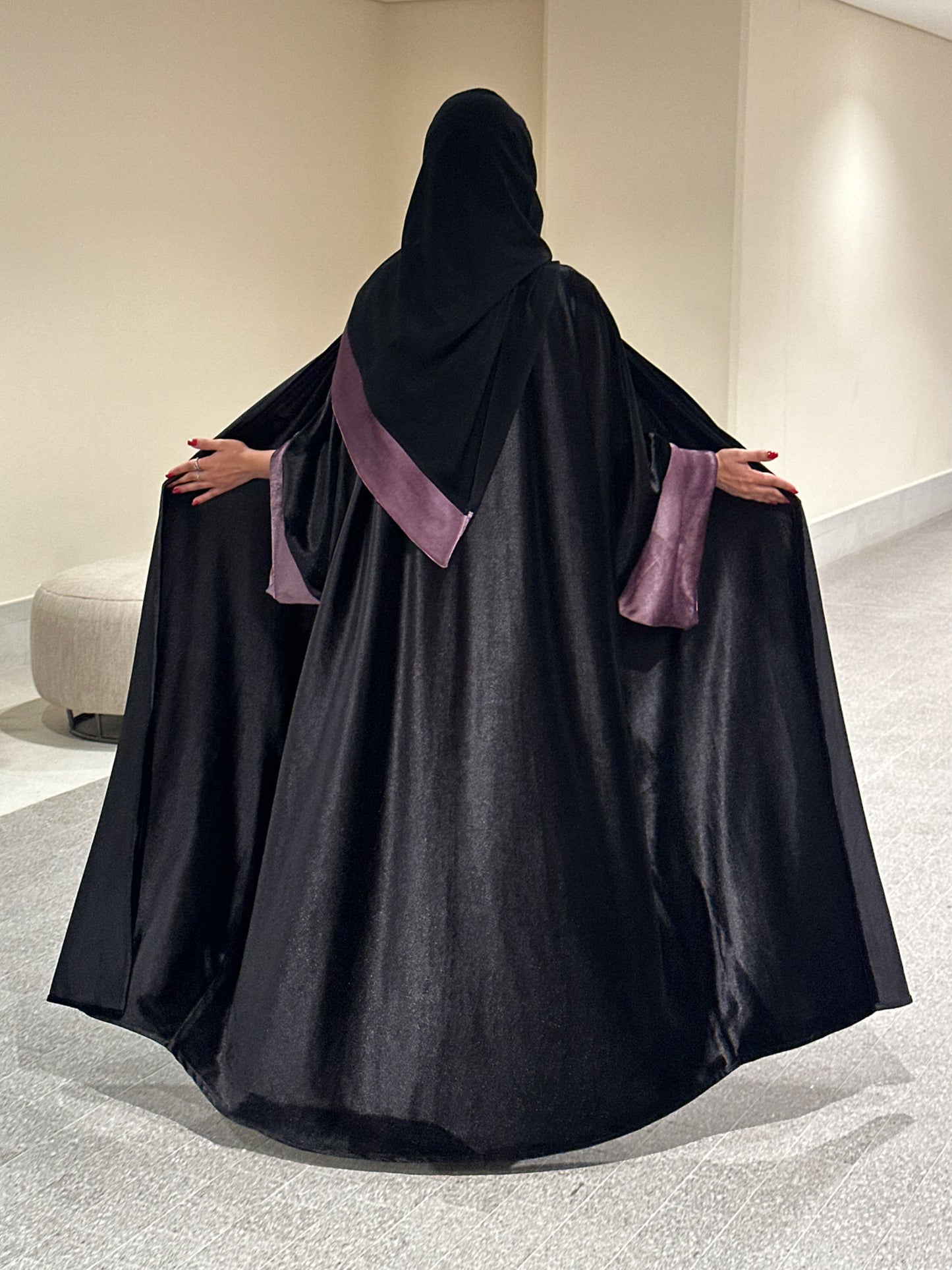 N115 - Velvet abaya