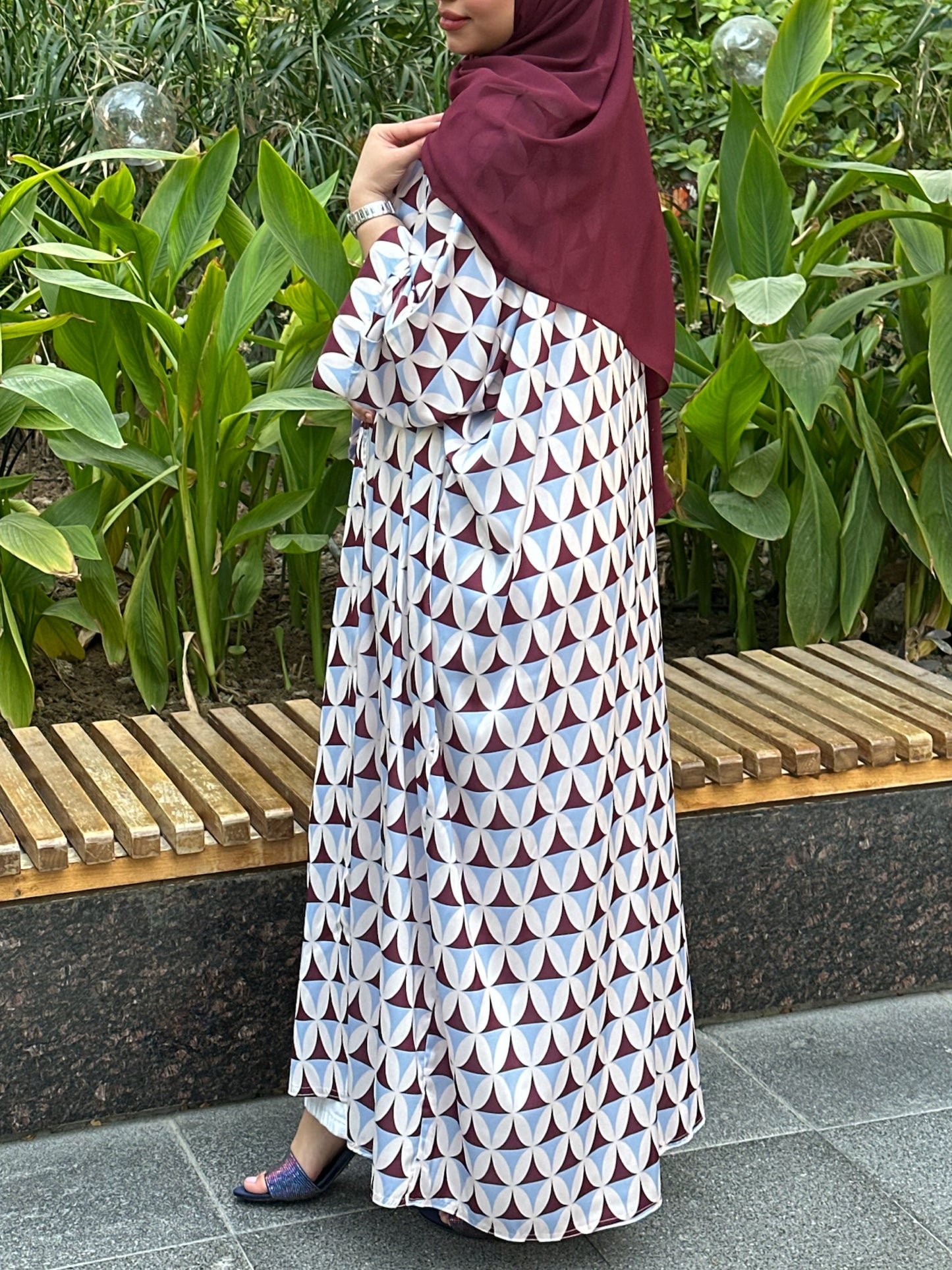 N133 - Triangles abaya