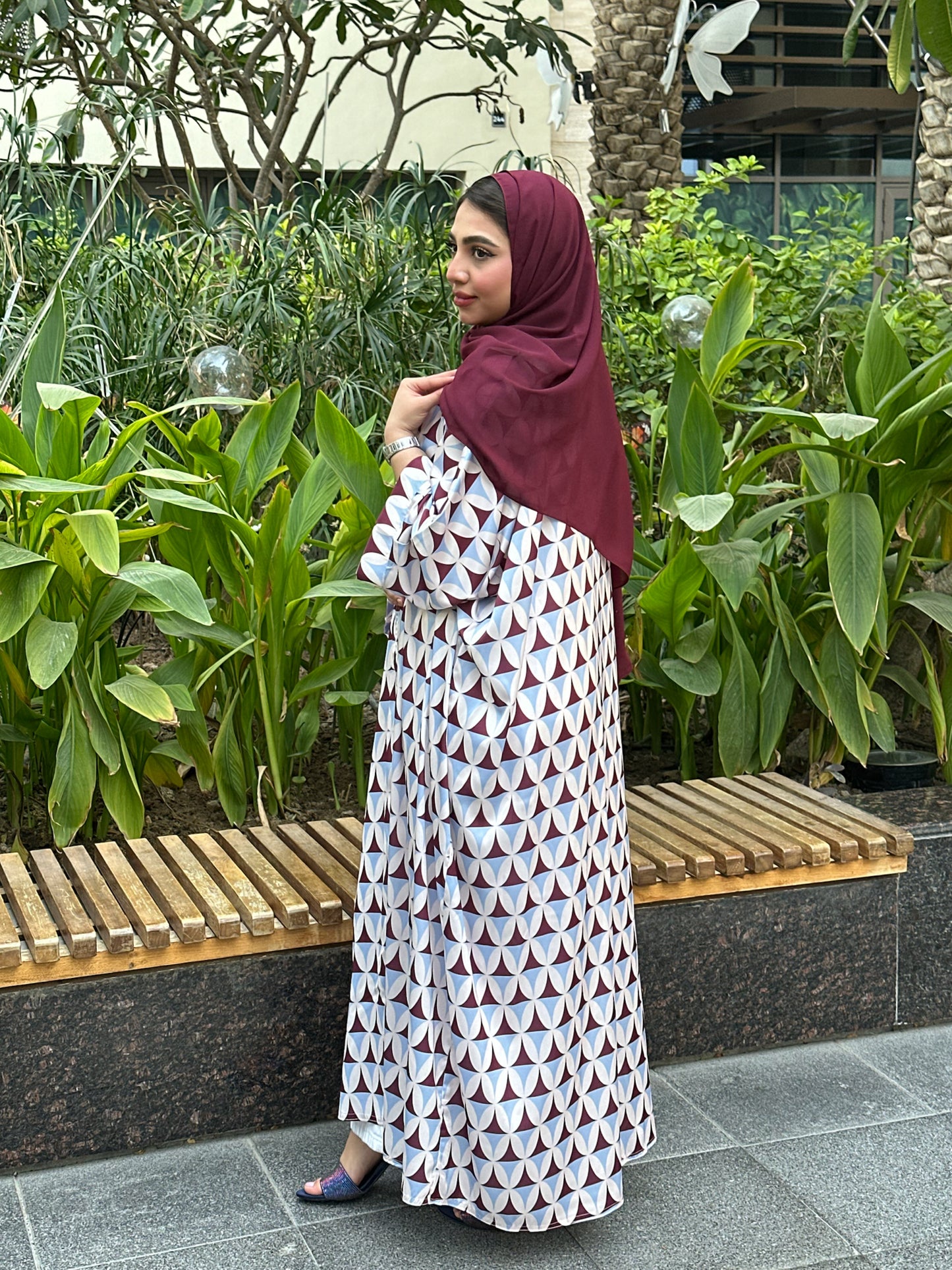 N133 - Triangles abaya