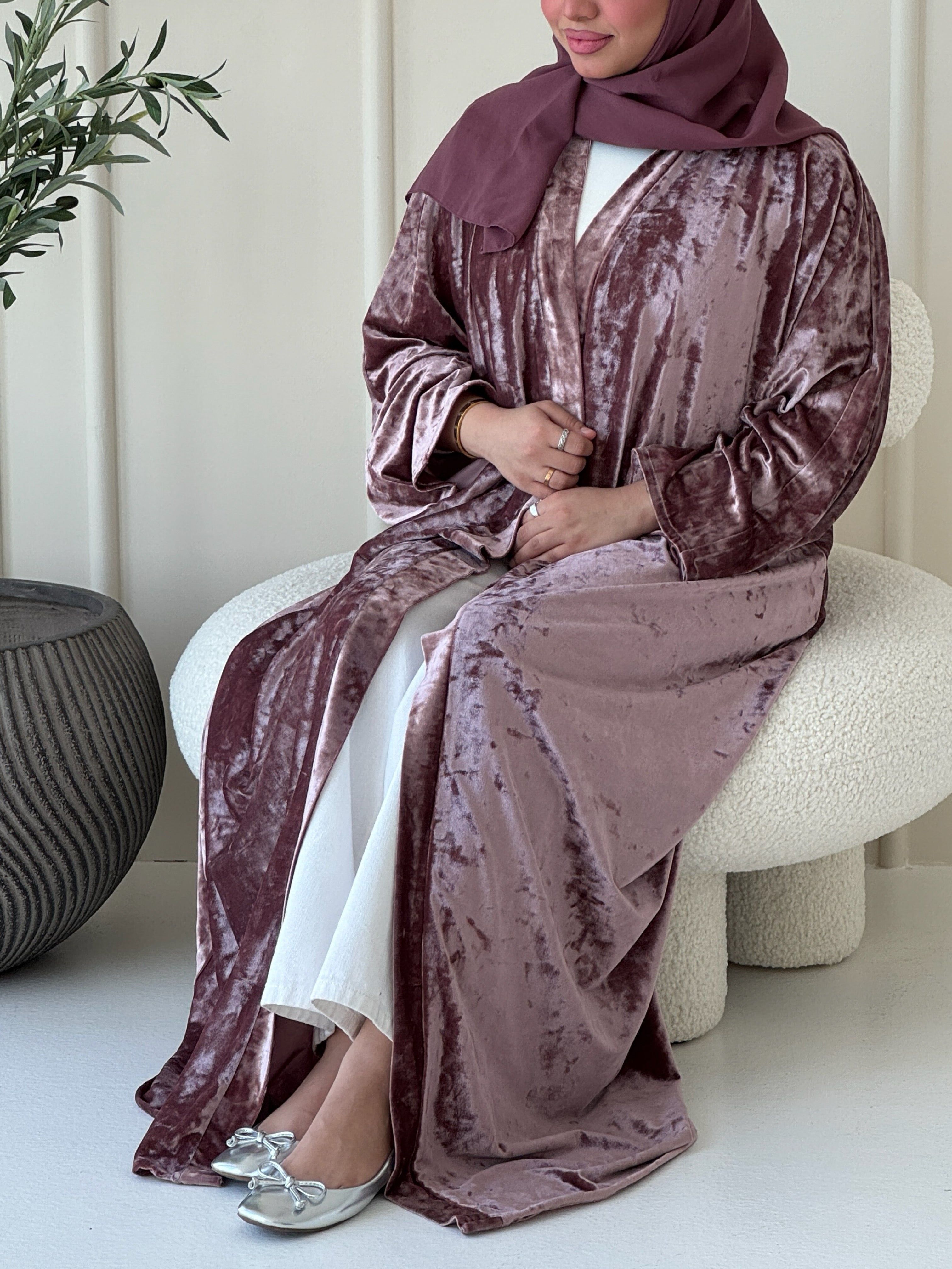 N107 - Velvet abaya