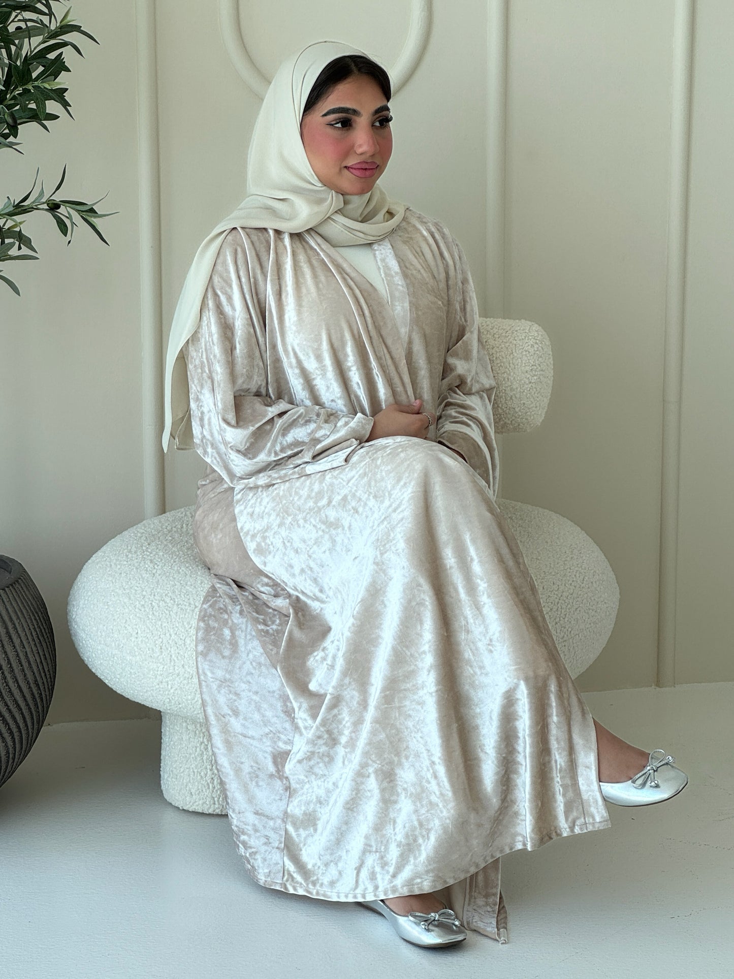 N106 - Velvet abaya