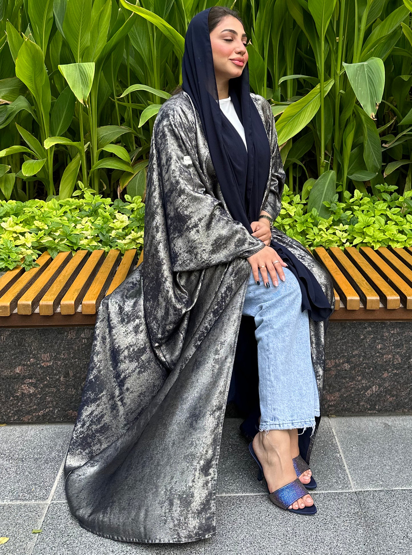 N048 - Navy shiny organza abaya