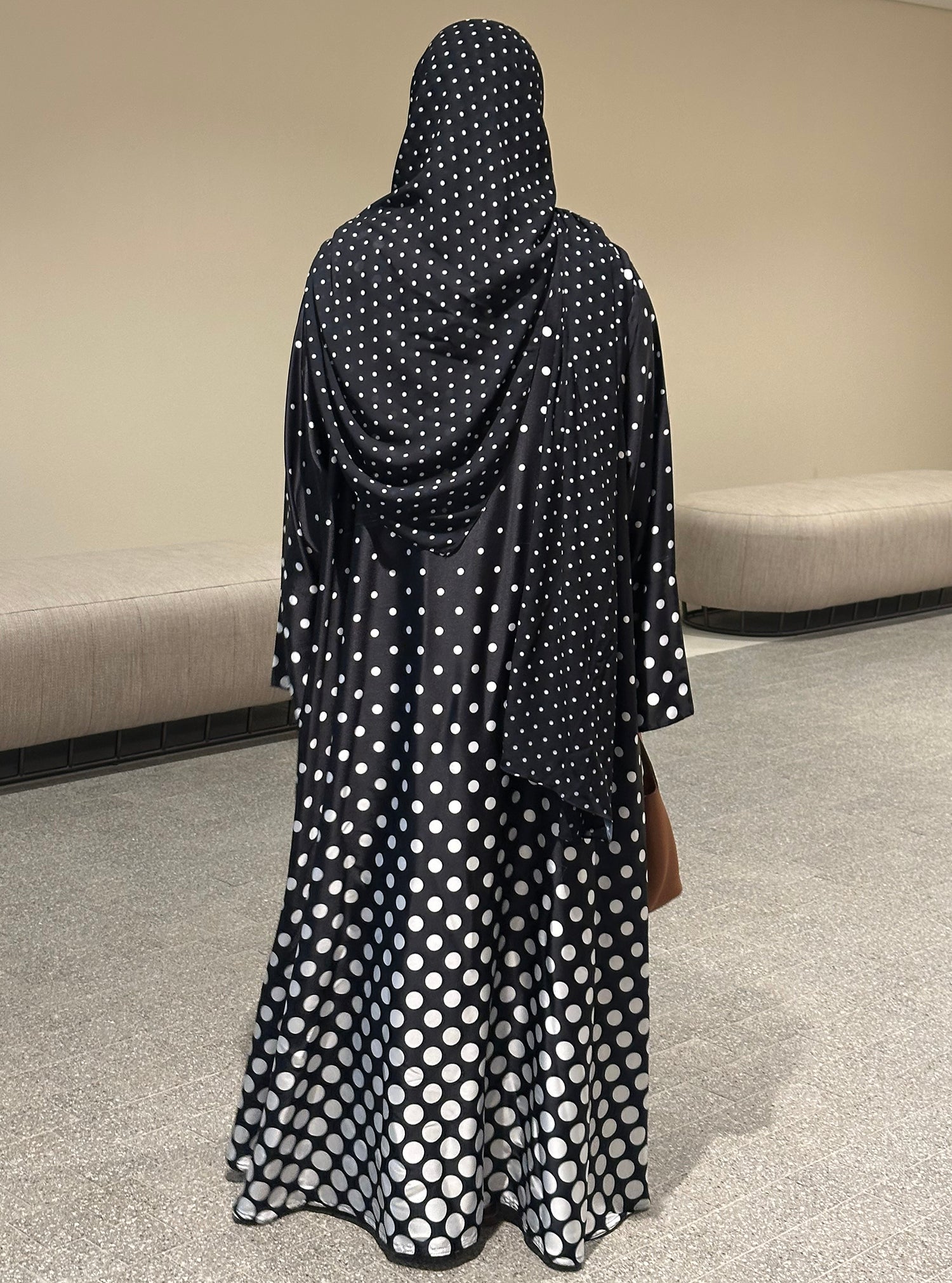 N099 - Polka Dots abaya