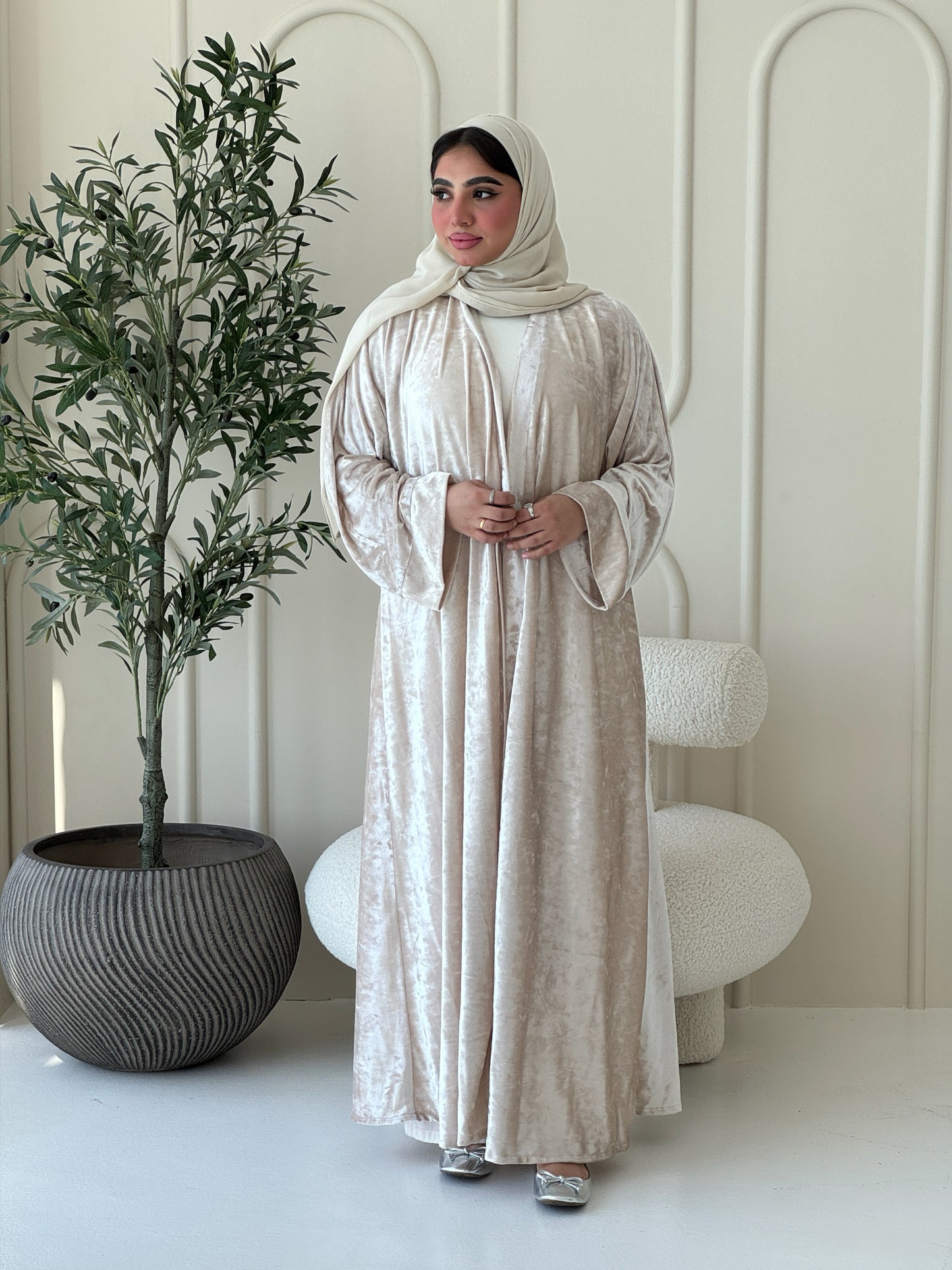 N106 - Velvet abaya