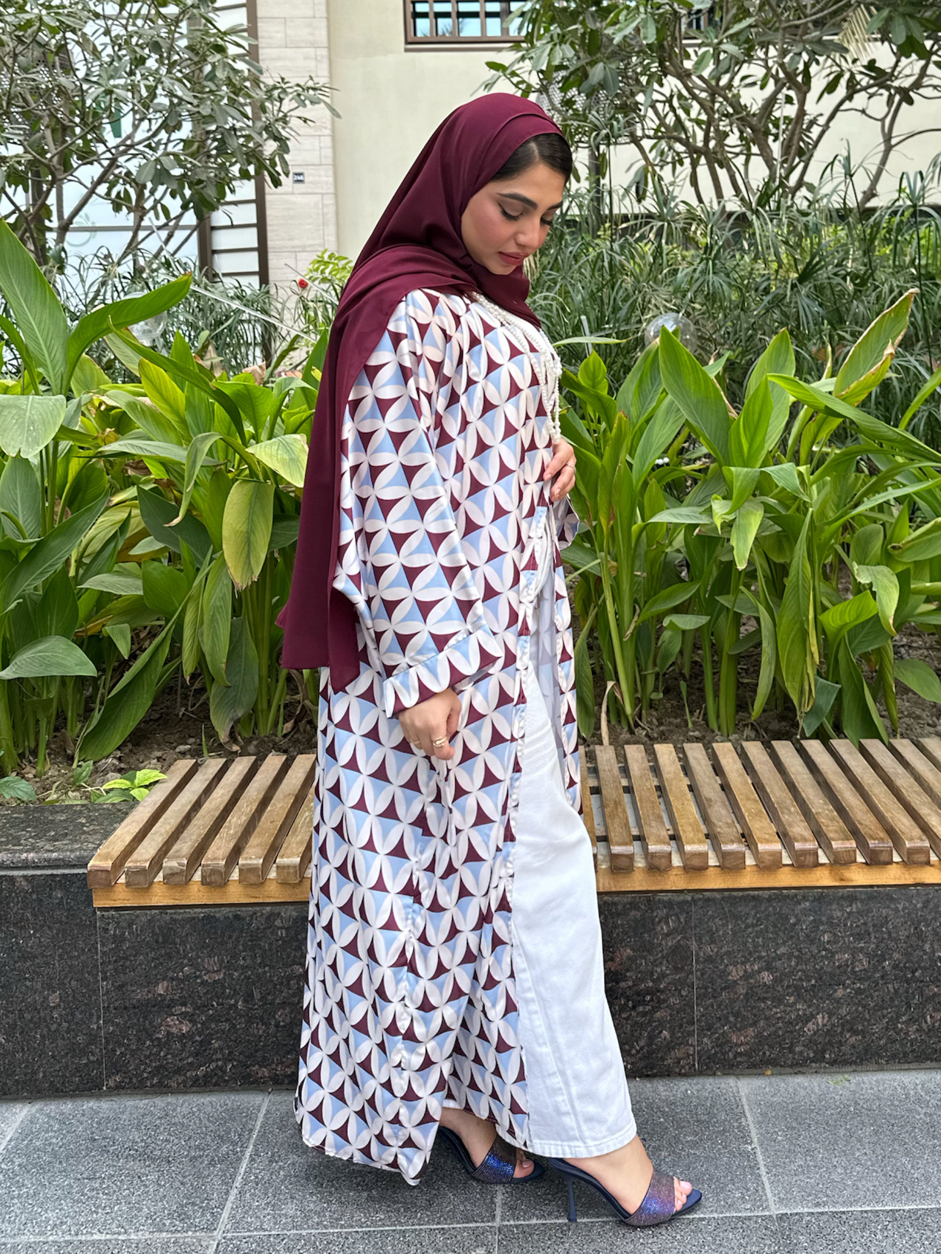 N133 - Triangles abaya