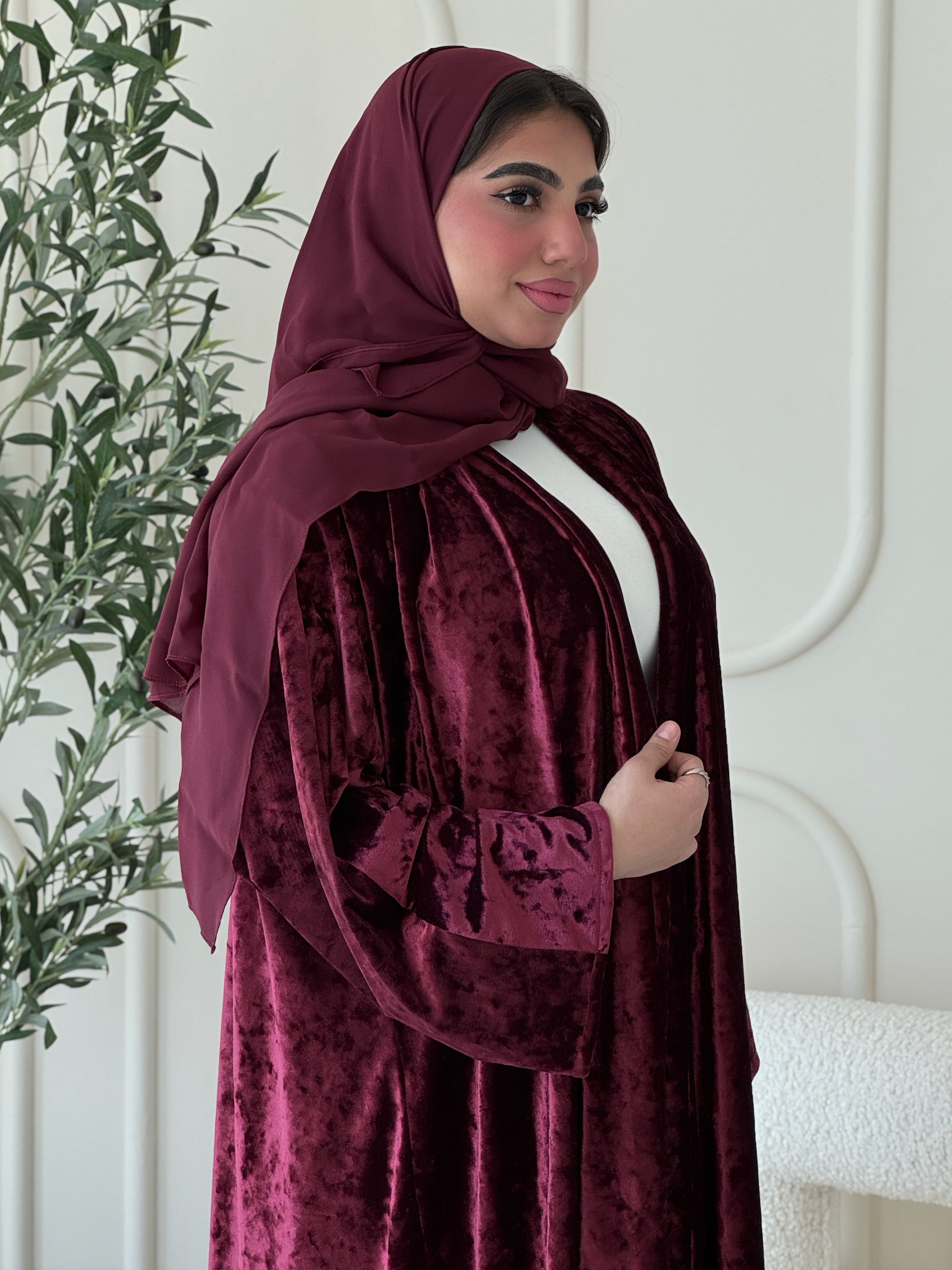 N109 - Velvet abaya