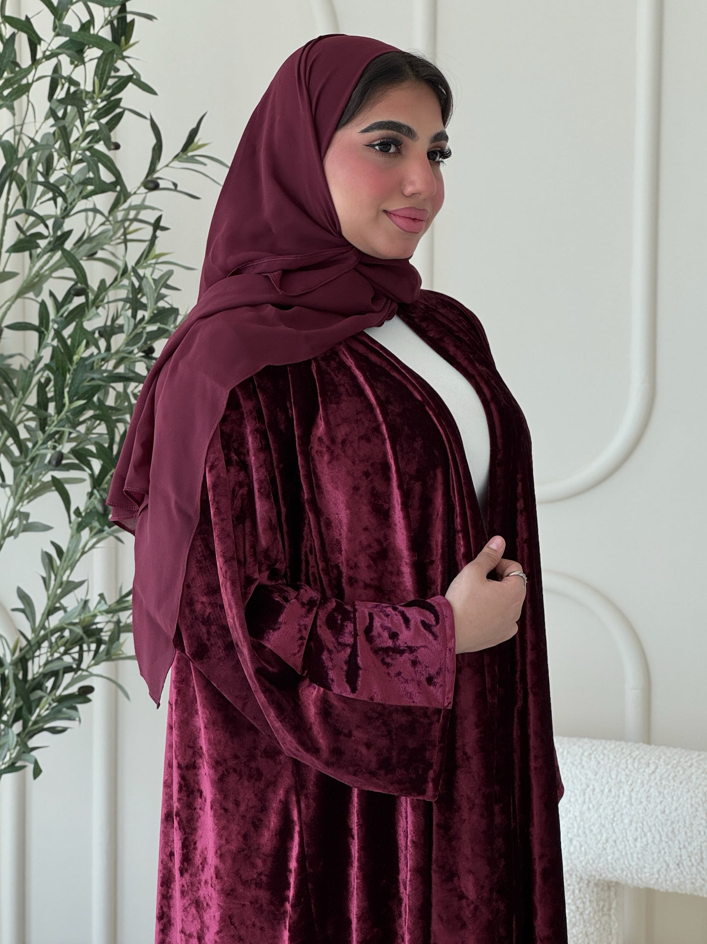 N109 - Velvet abaya