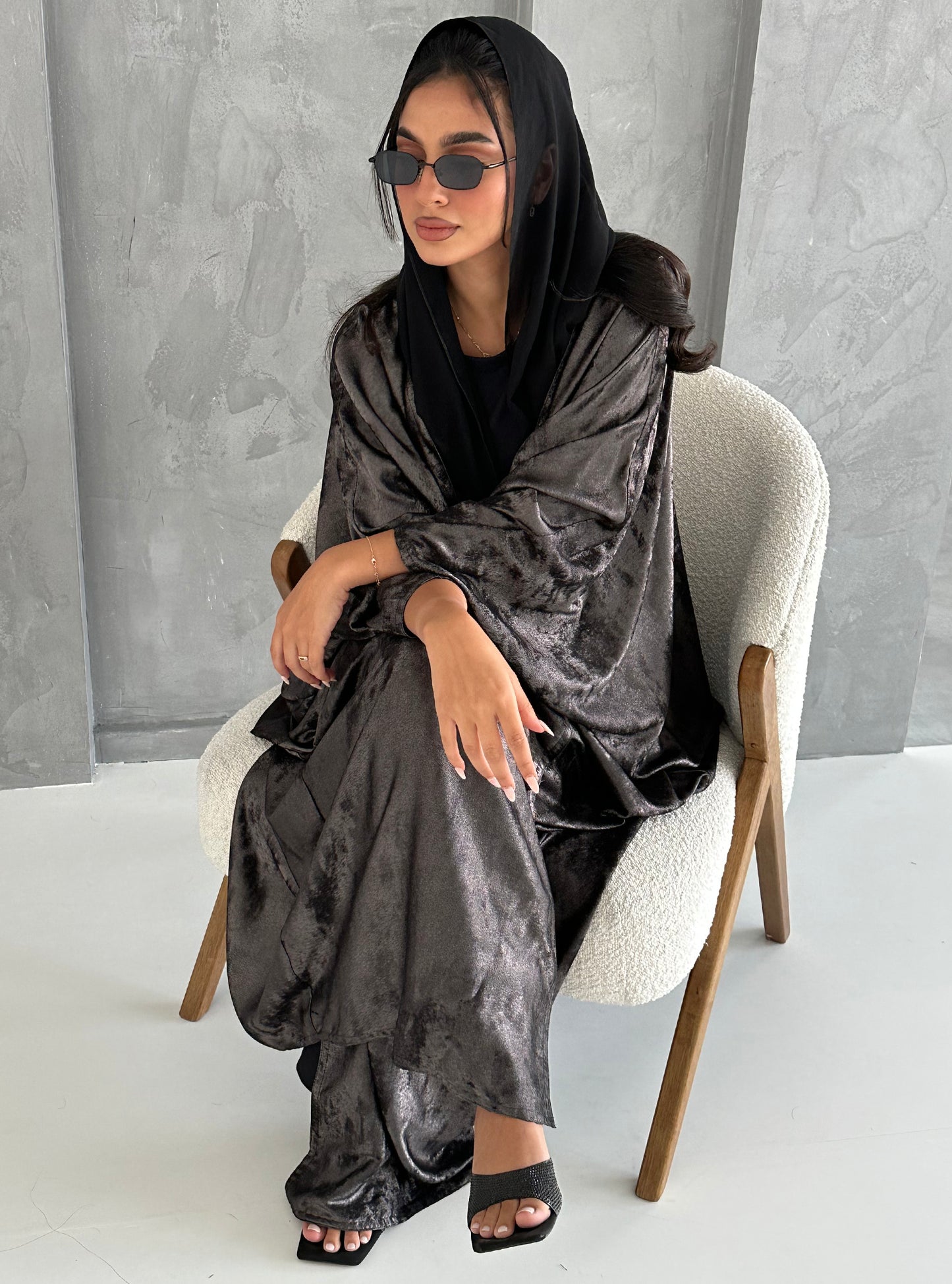N025 - Shiny silk organza abaya