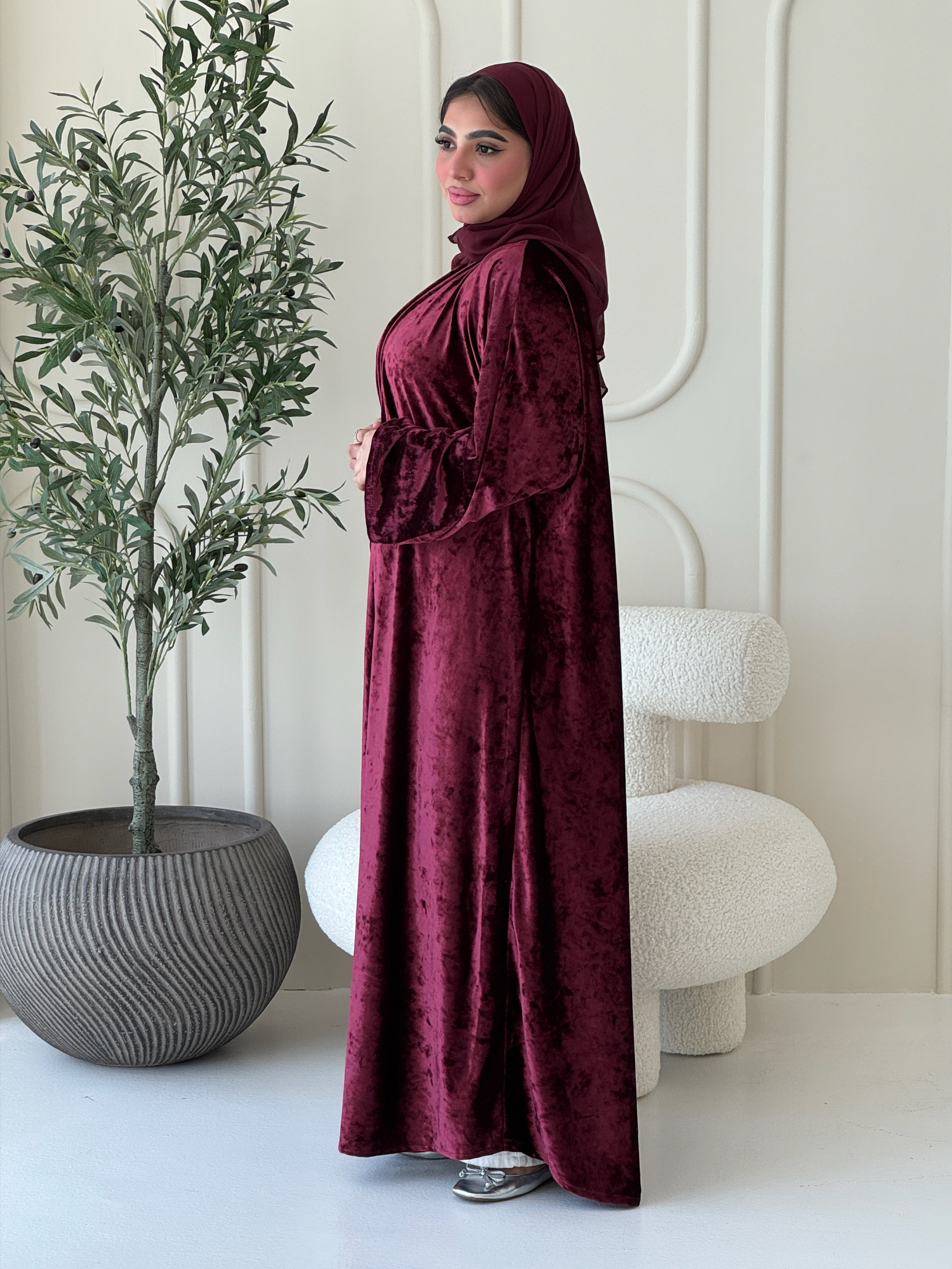 N109 - Velvet abaya