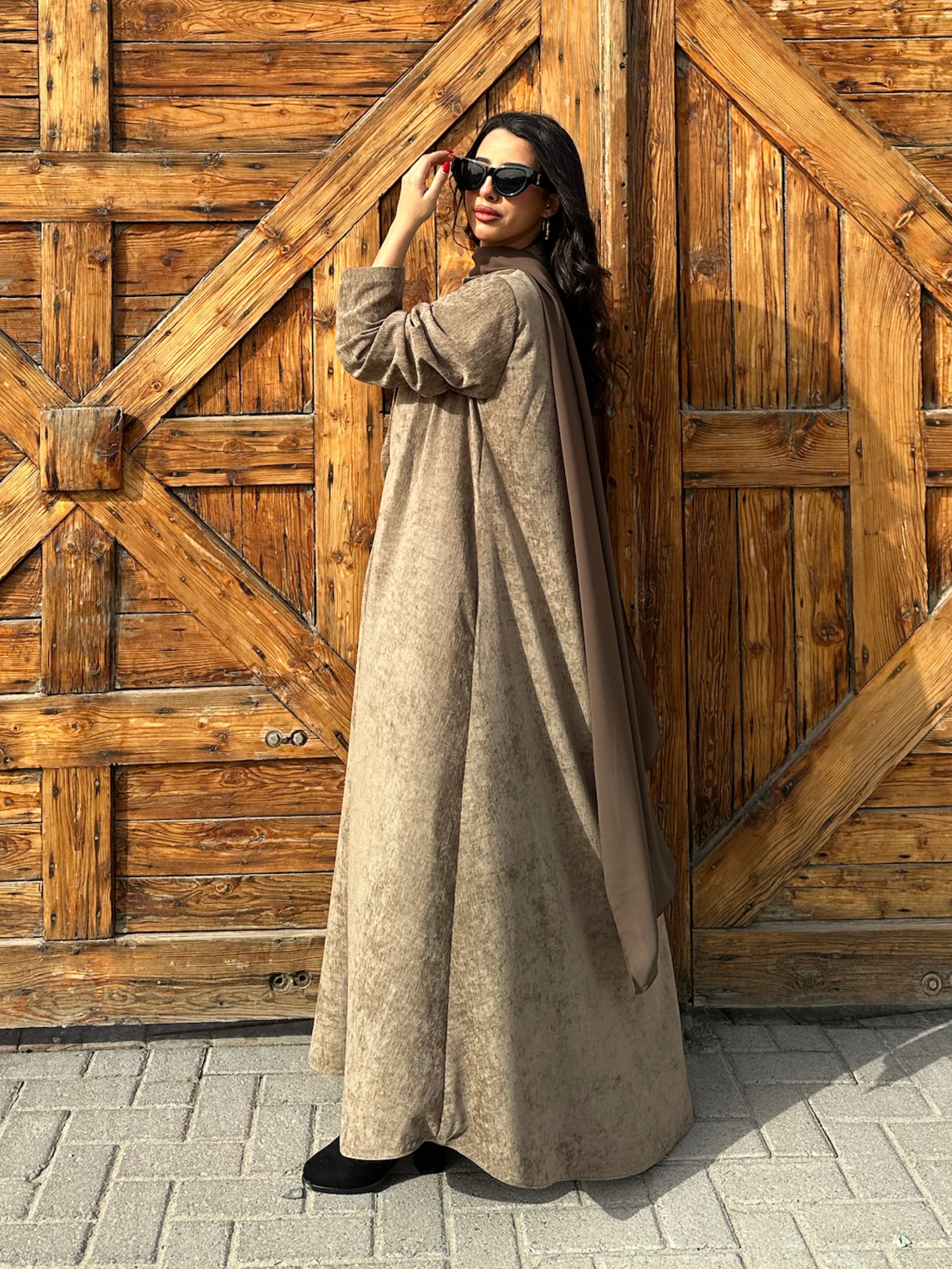 N127 - Velvet abaya