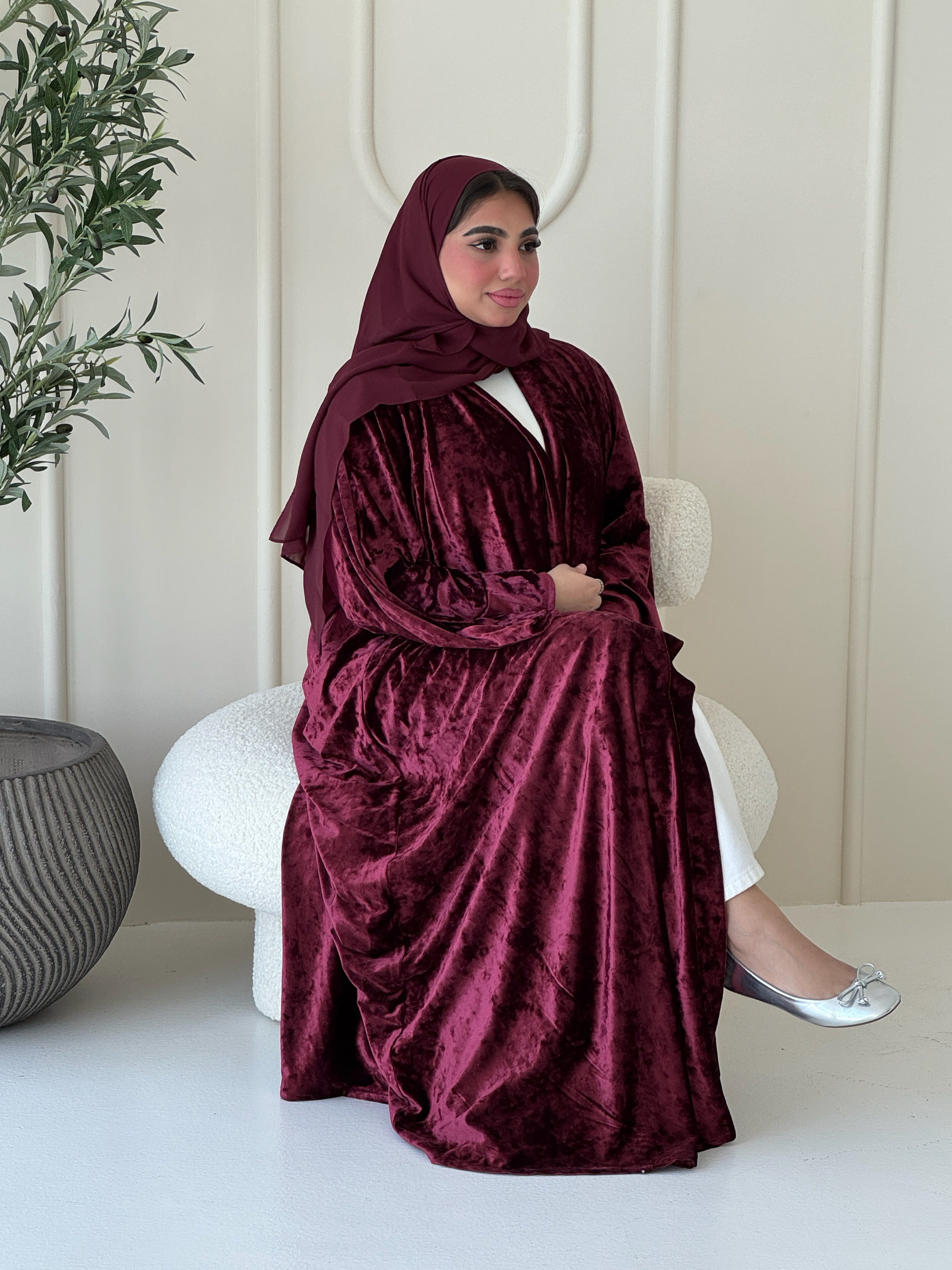N109 - Velvet abaya