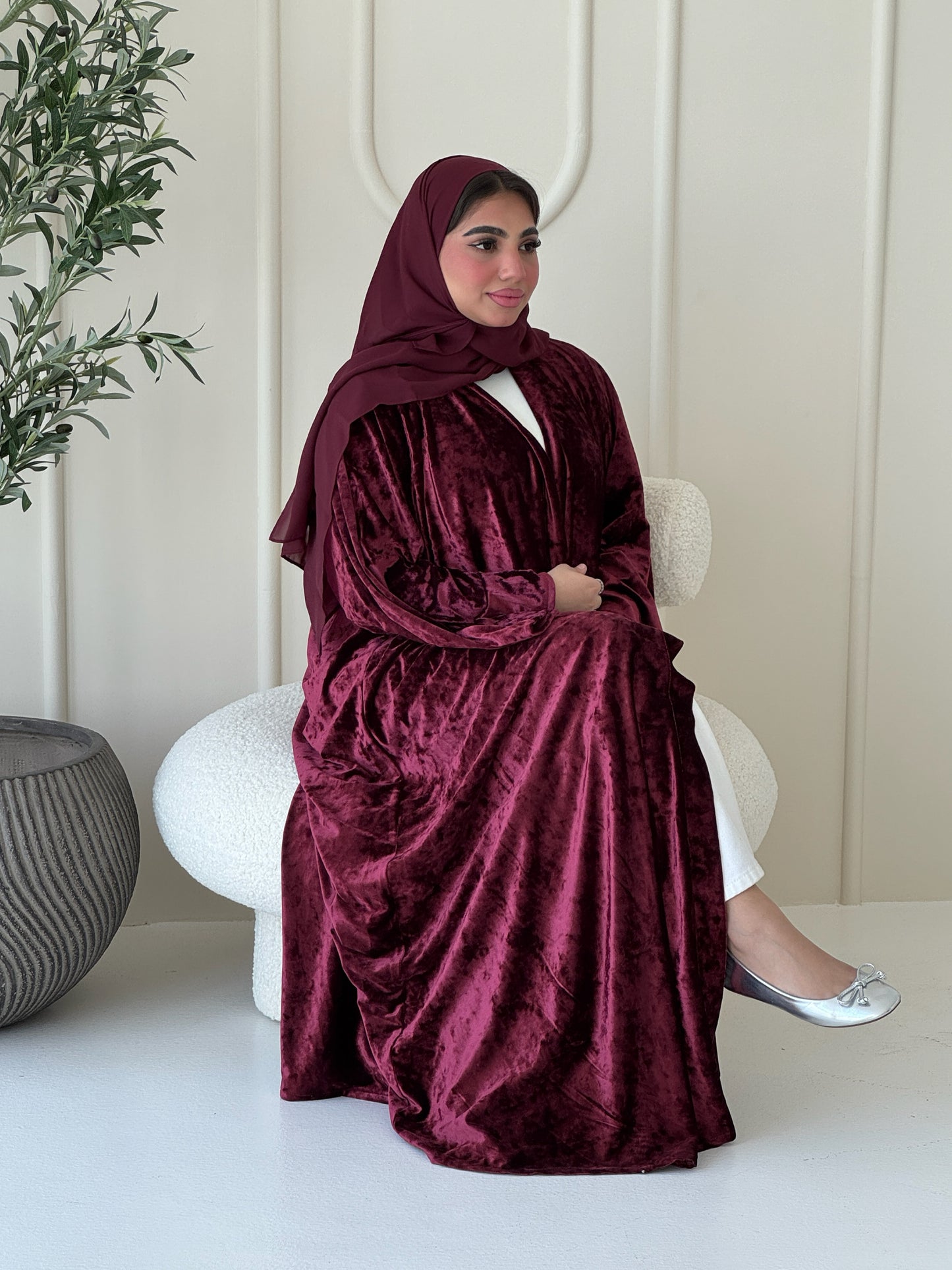 N109 - Velvet abaya
