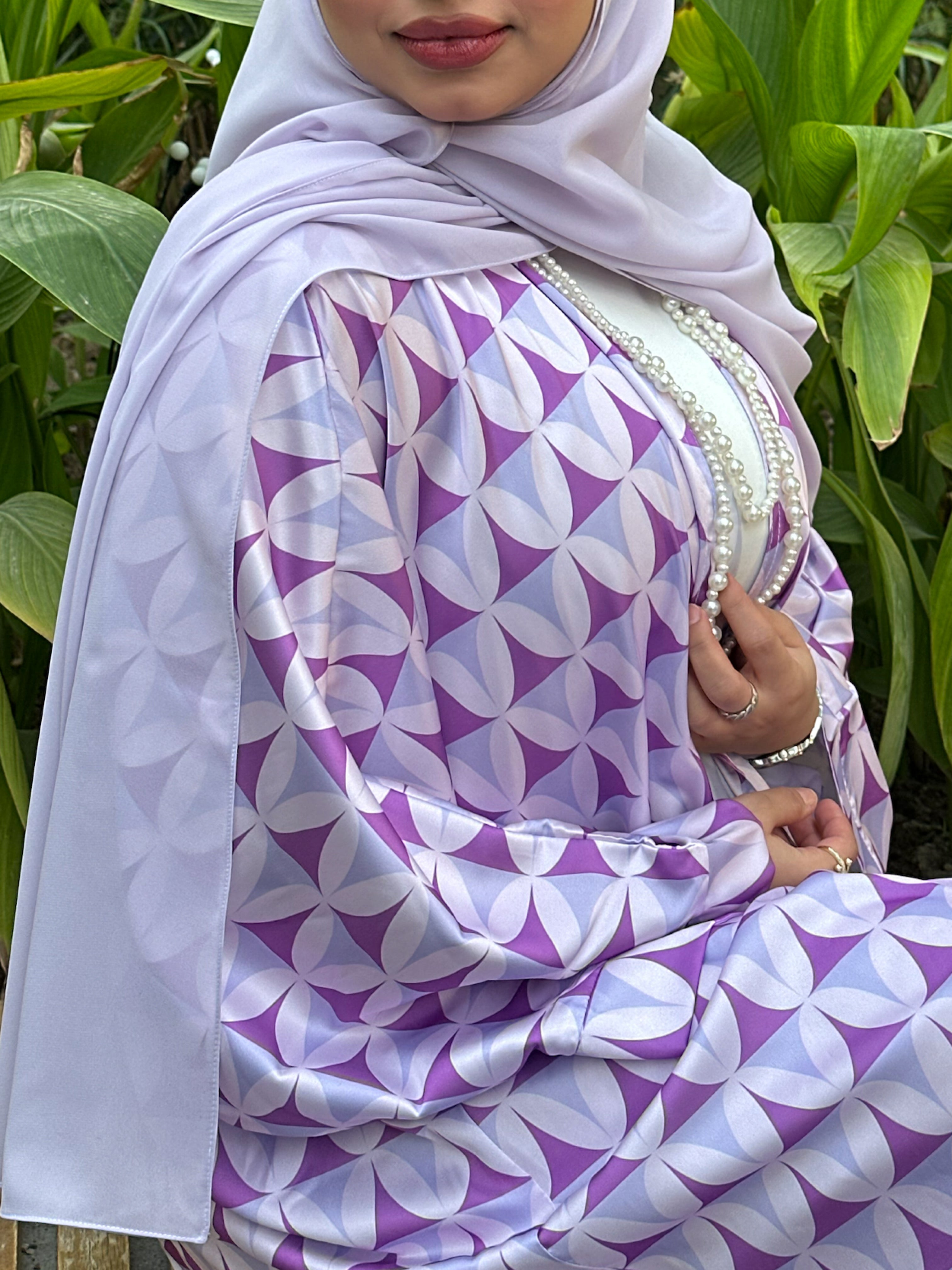 N132 - Triangles abaya