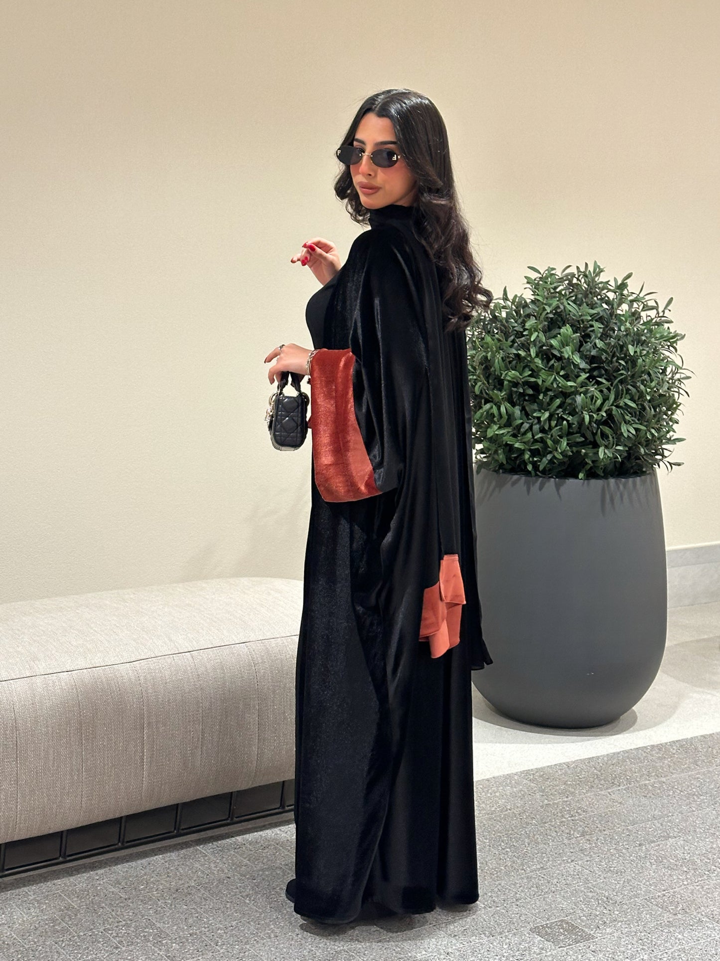 N119 - Velvet abaya