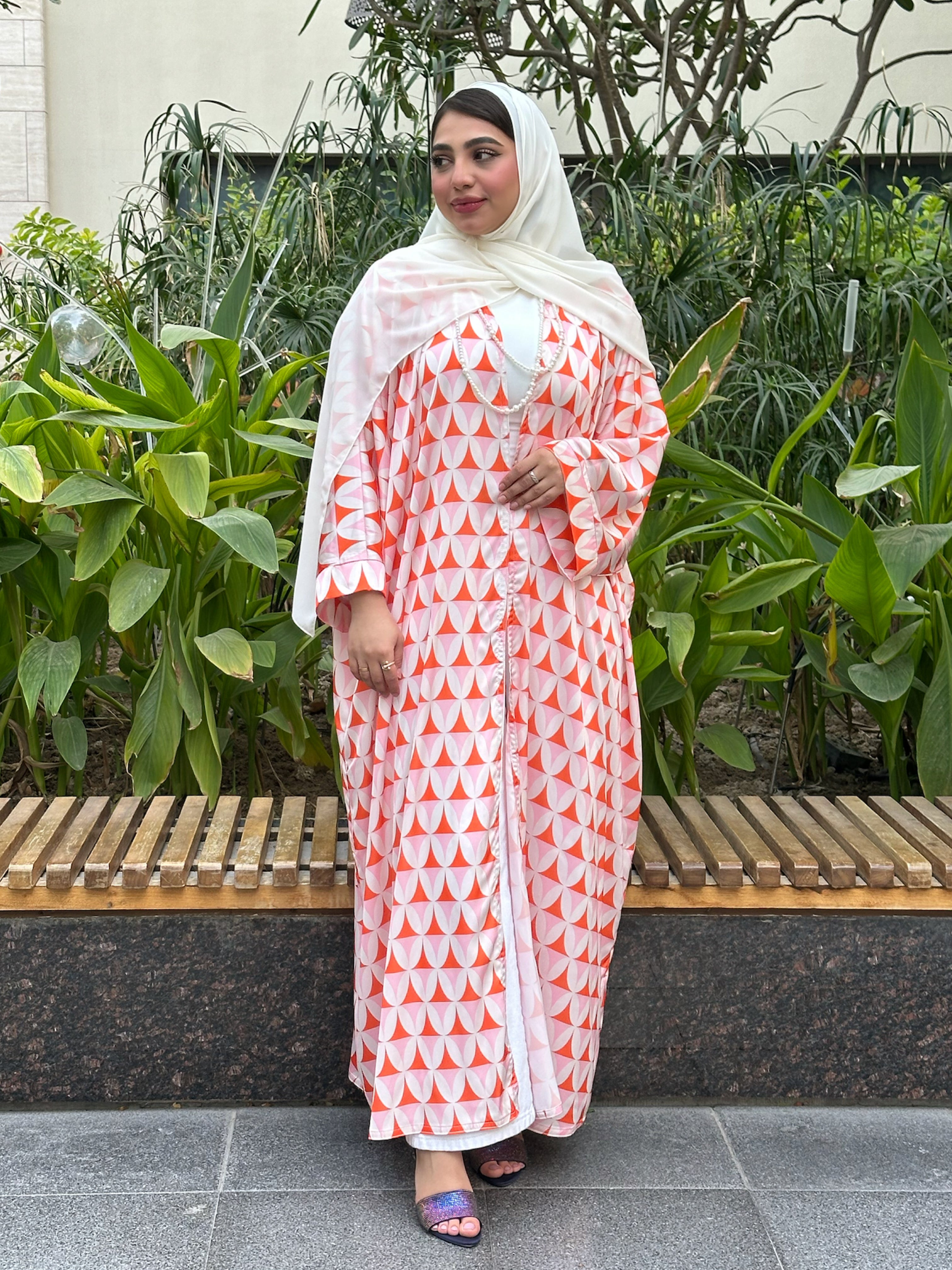 N137 - Triangles abaya