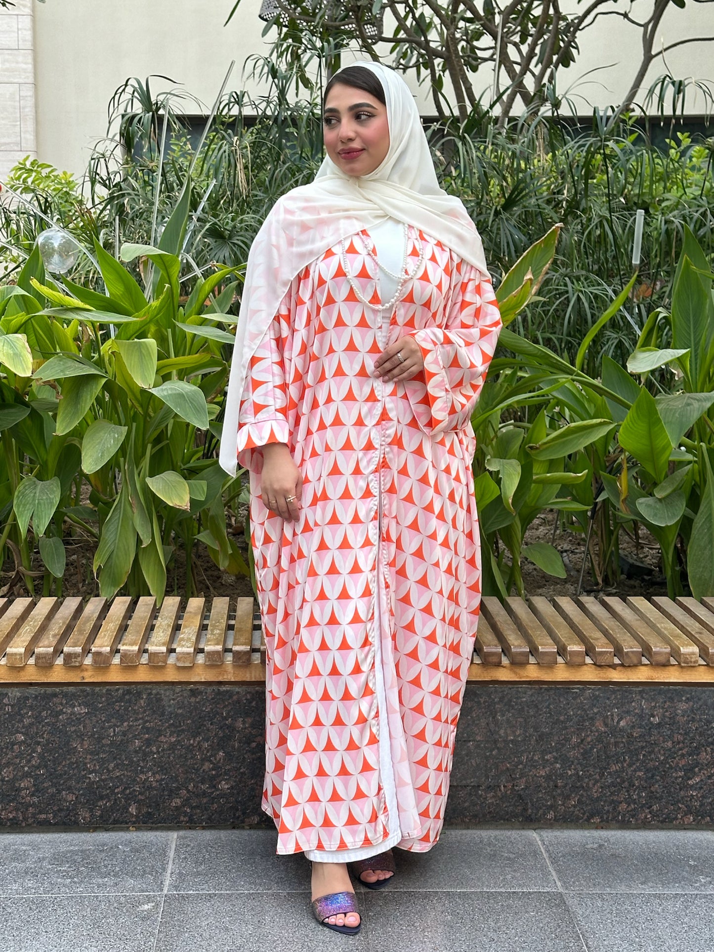 N137 - Triangles abaya