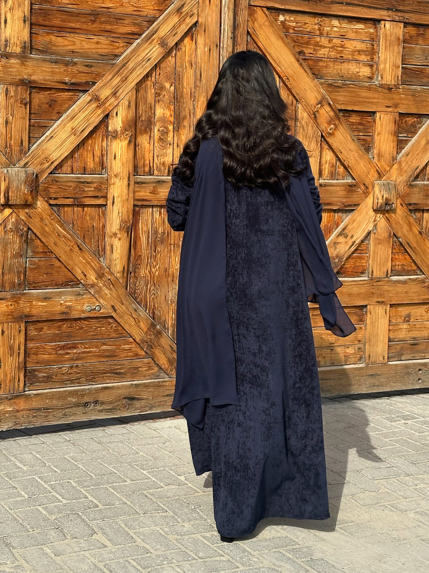N121 - Velvet abaya