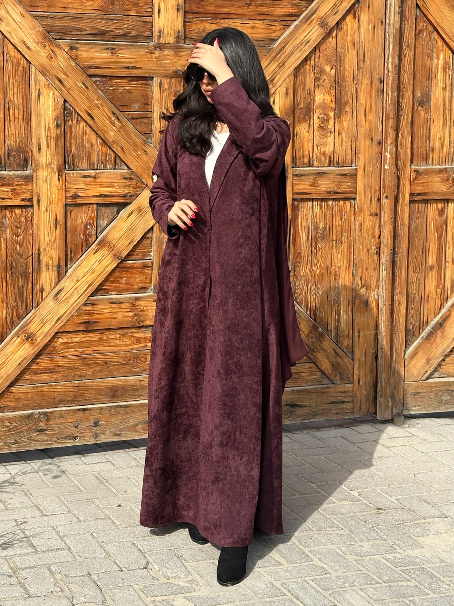 N122 - Velvet abaya