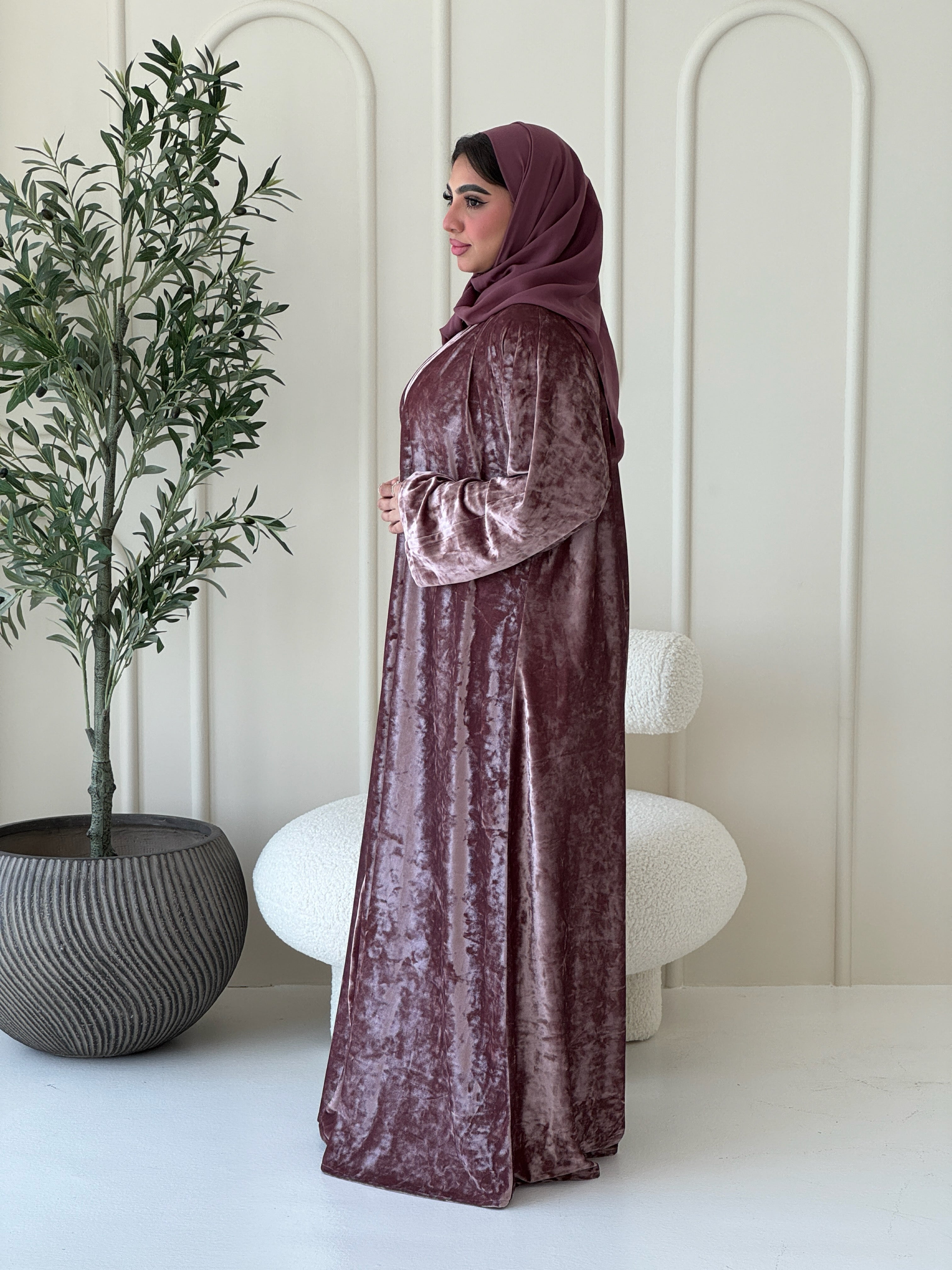 N107 - Velvet abaya