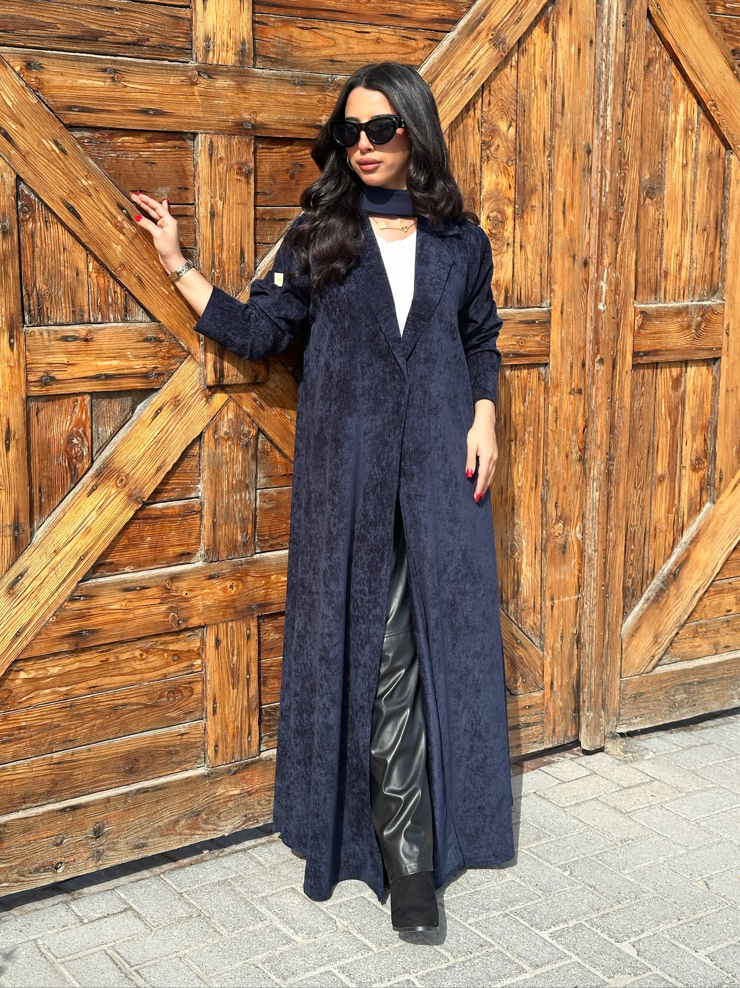 N121 - Velvet abaya