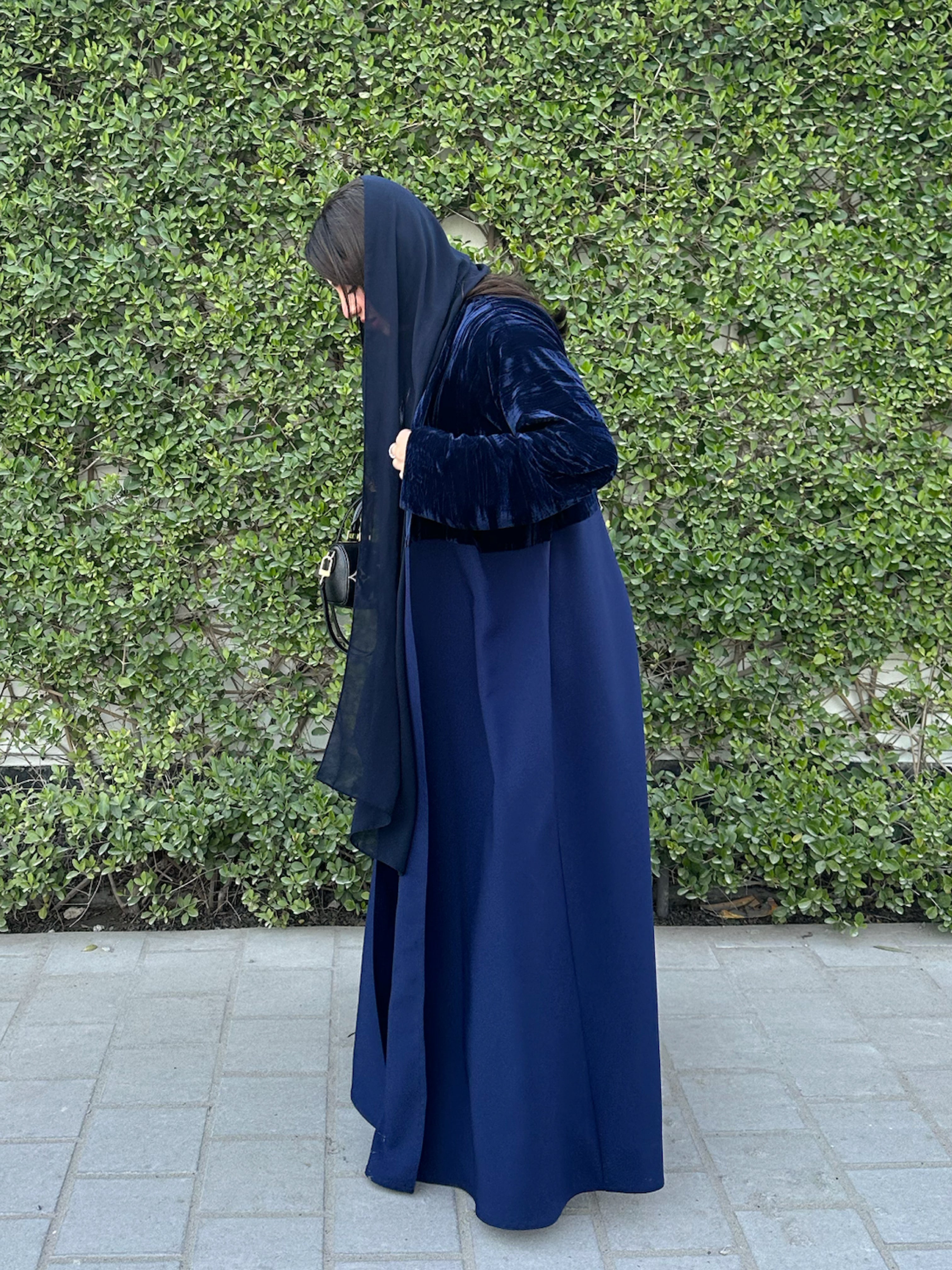 N129 - Velvet abaya