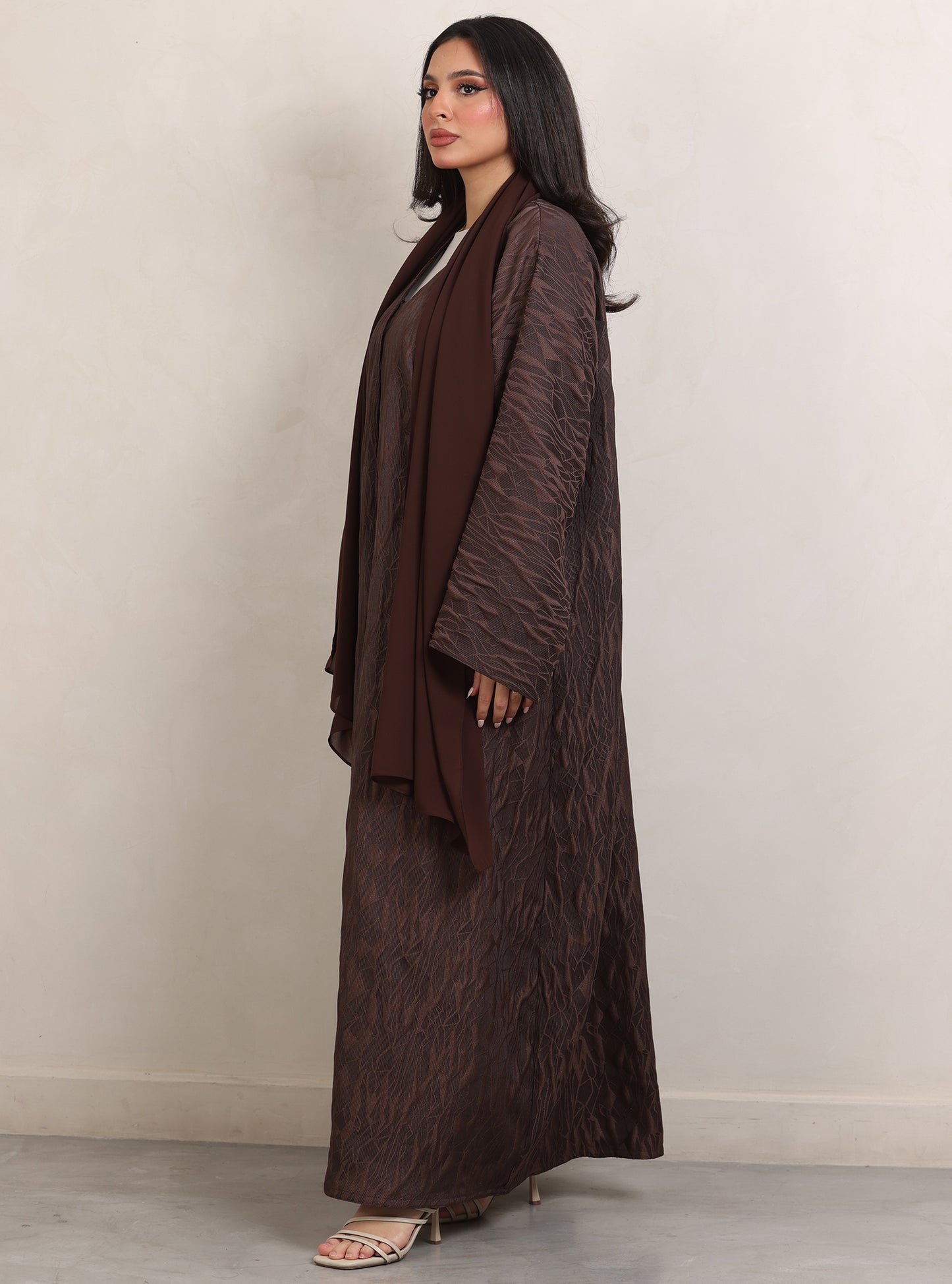 N065 - Glitter brown abaya
