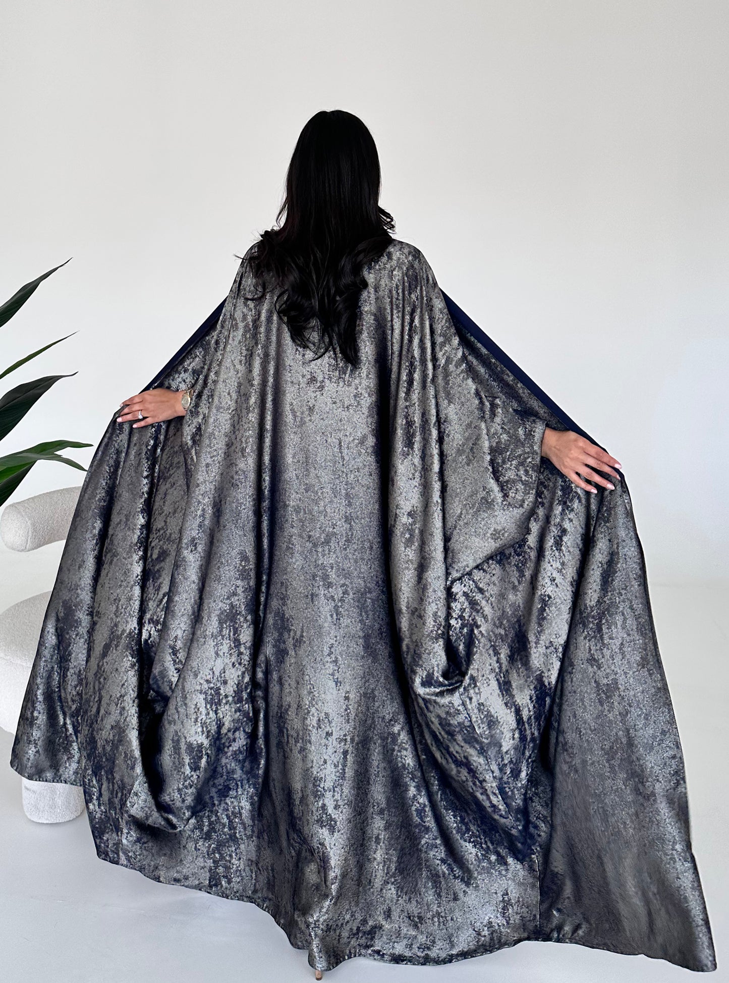 N054 - Shiny silk organza abaya