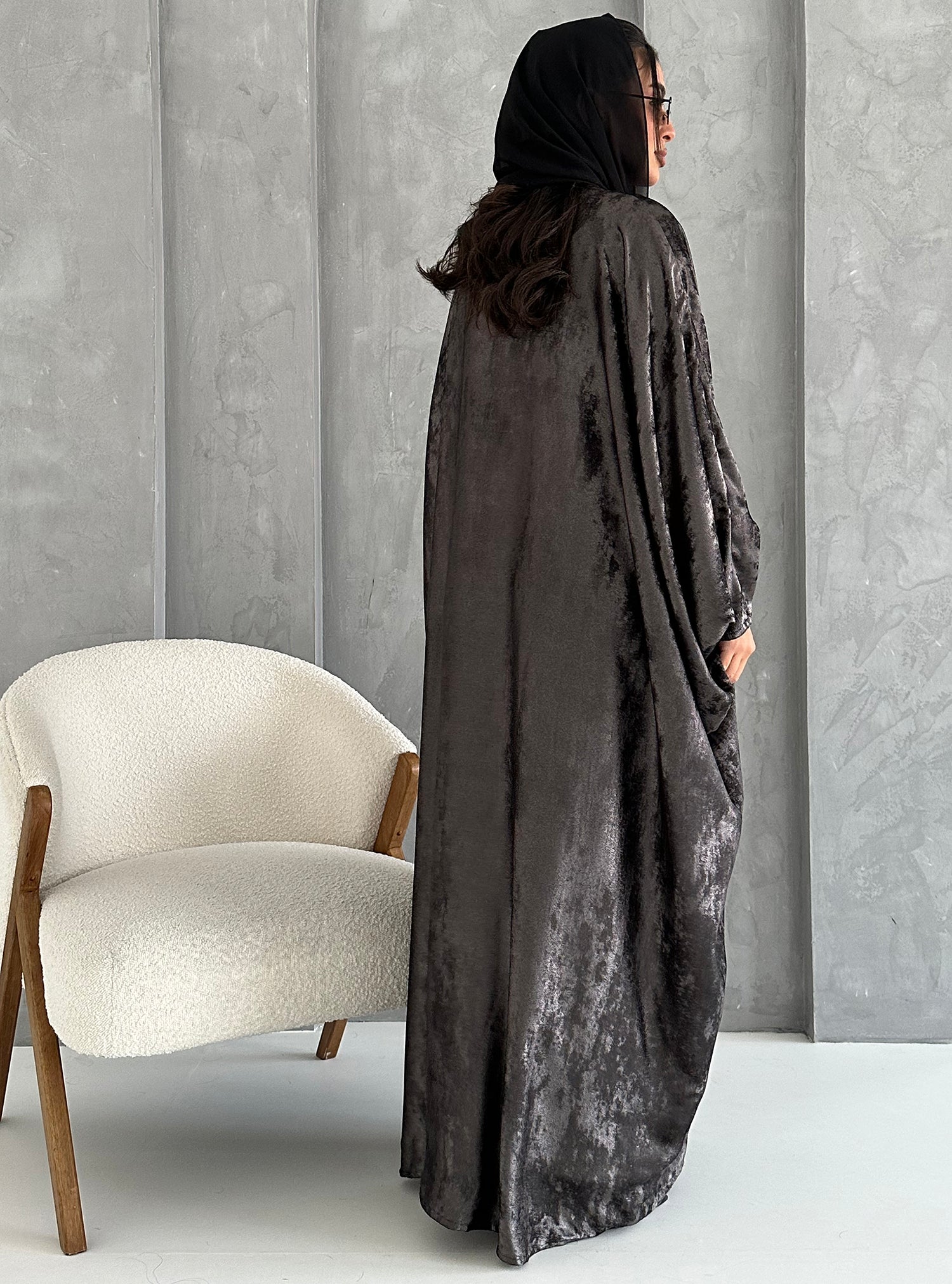 N025 - Shiny silk organza abaya