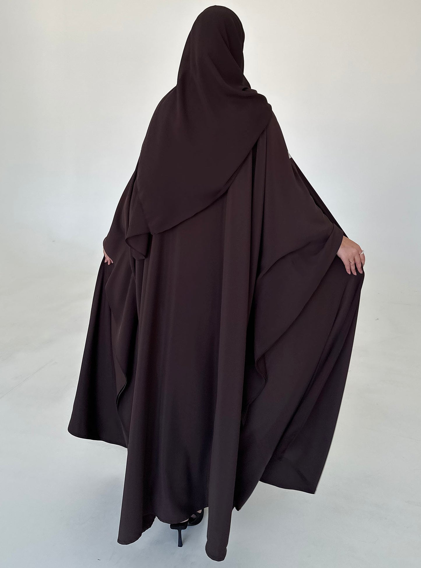 N057 - Brown butterfly abaya
