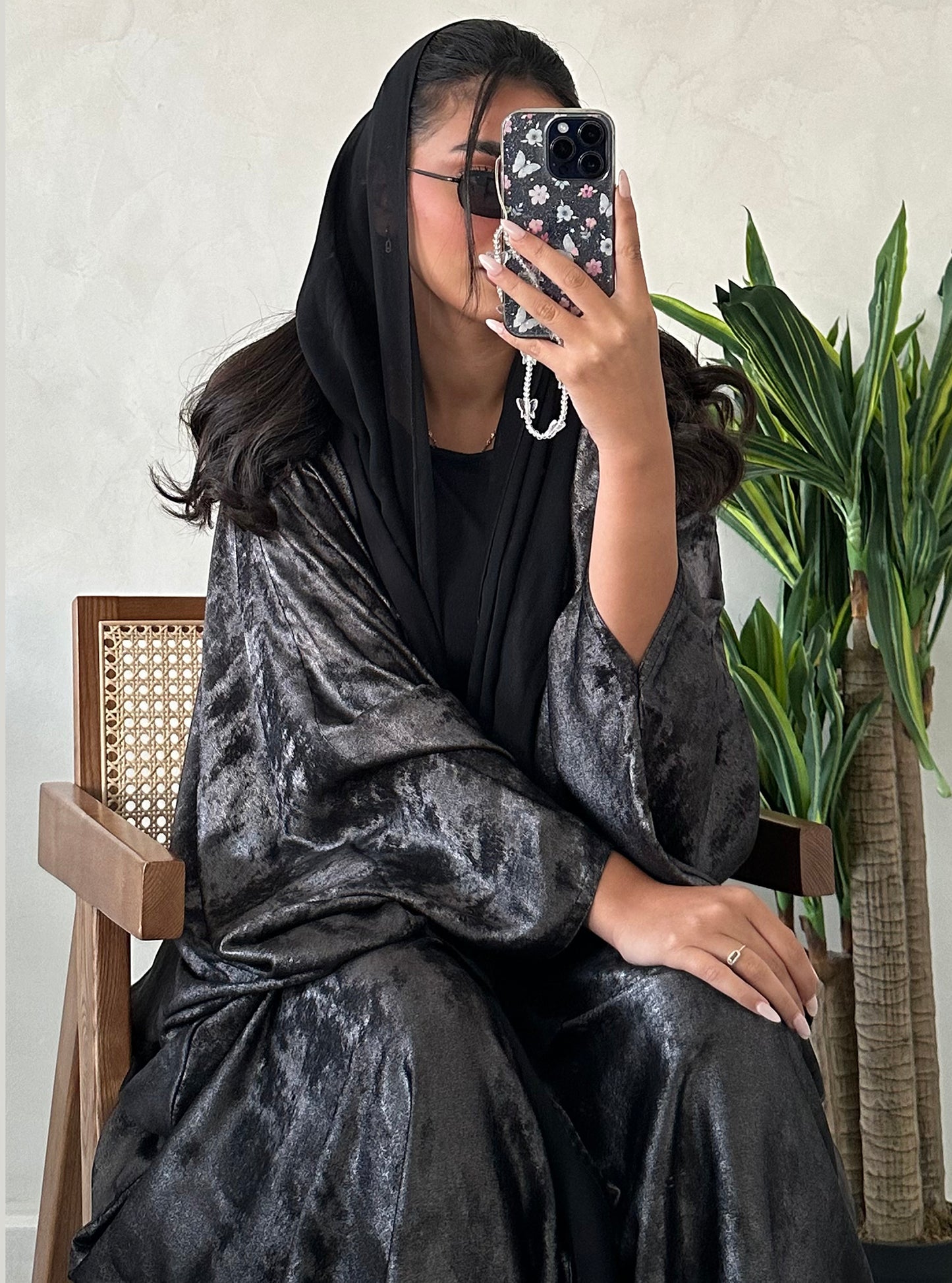N025 - Shiny silk organza abaya