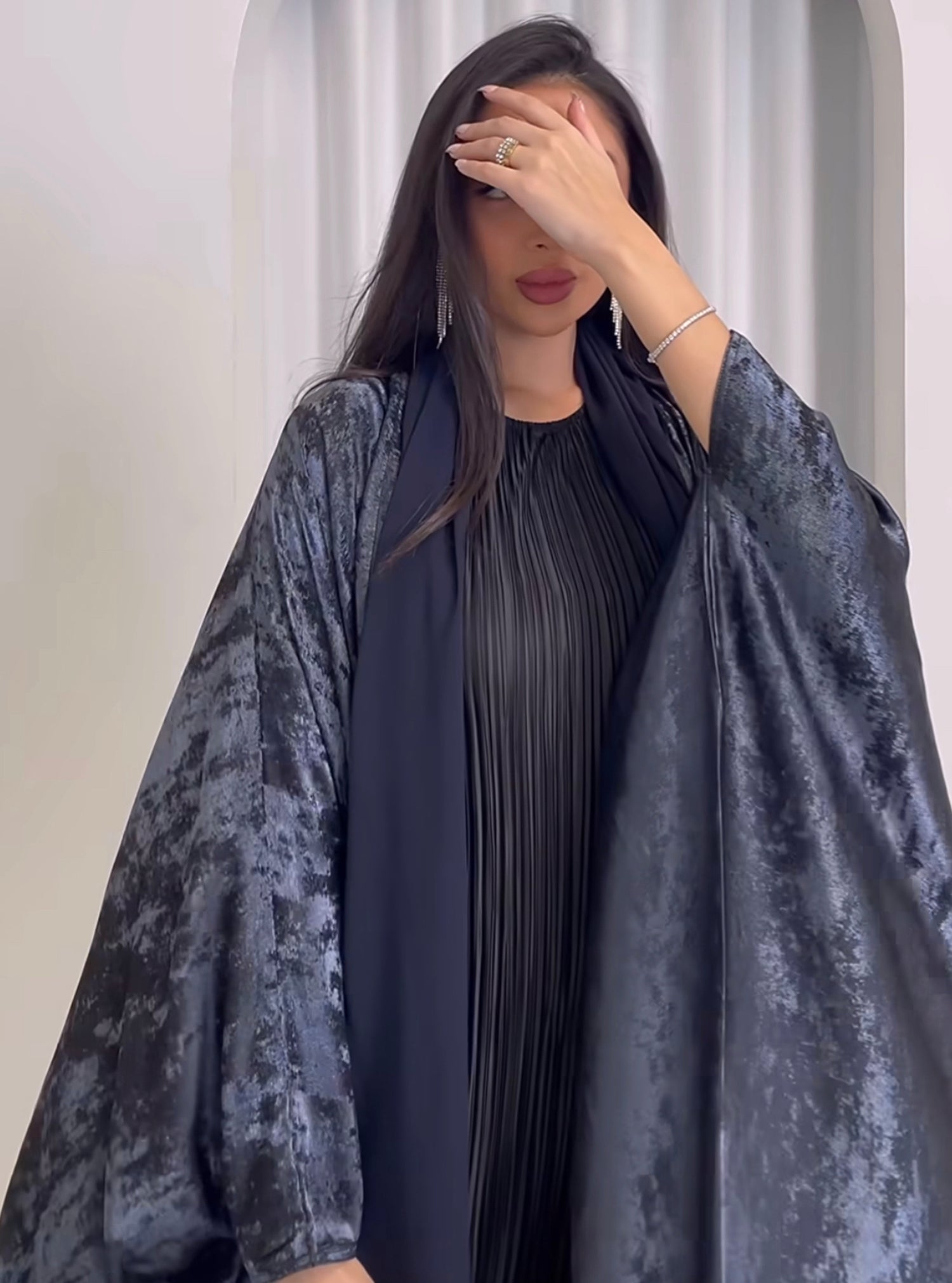 N040 - Shiny silk organza abaya