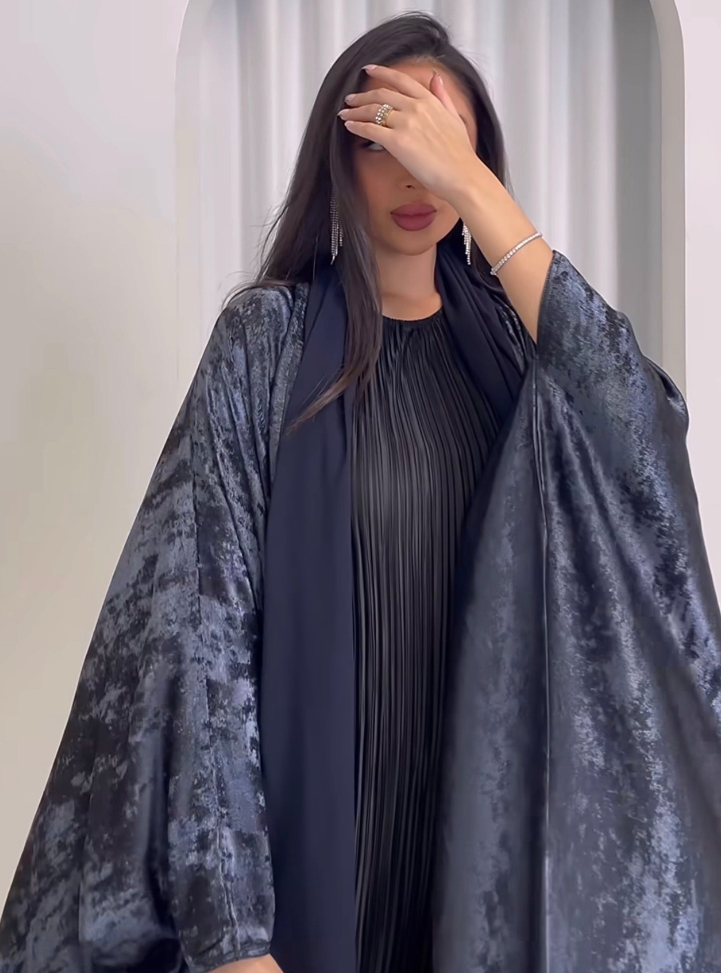 N040 - Shiny silk organza abaya