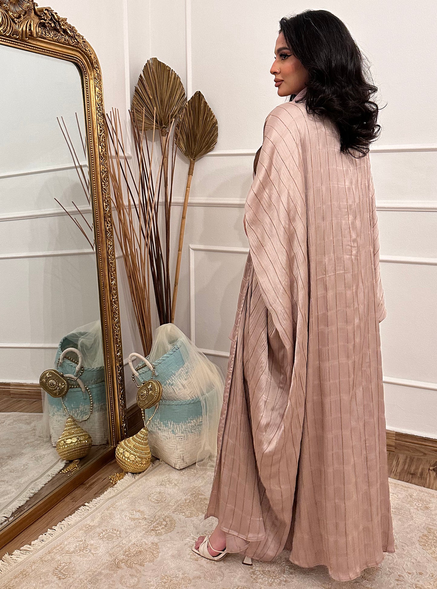 N074 - Glittery pink abaya