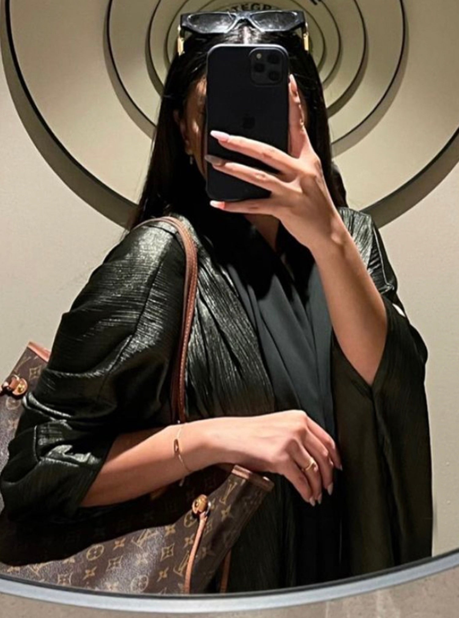 N023 - jungle green shiny abaya