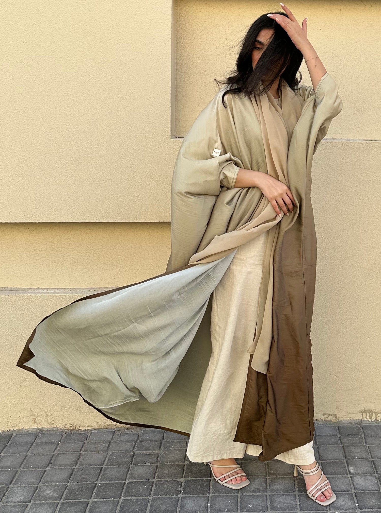 N047 - Ombre bisht abaya