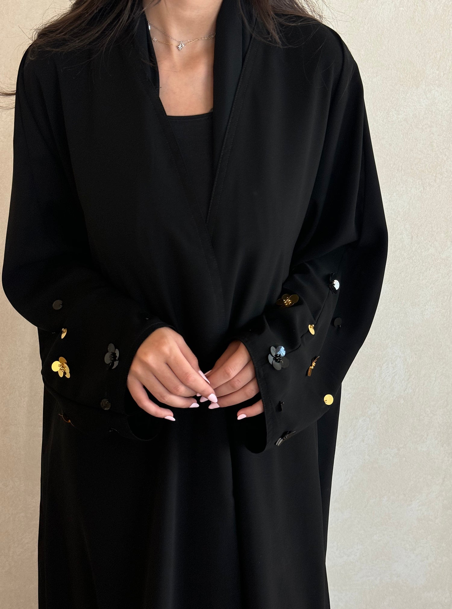 N049 - Floral accent abaya