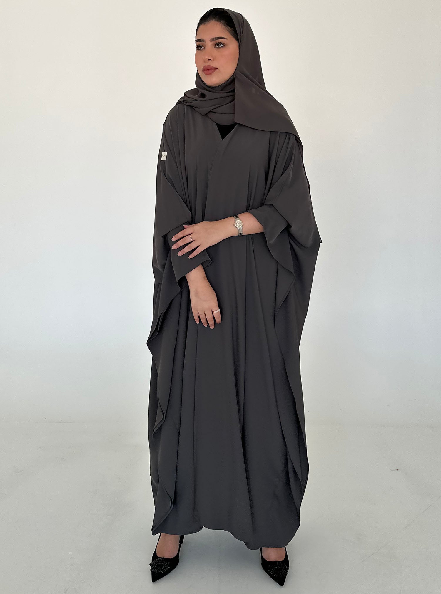 N058 - Grey butterfly abaya