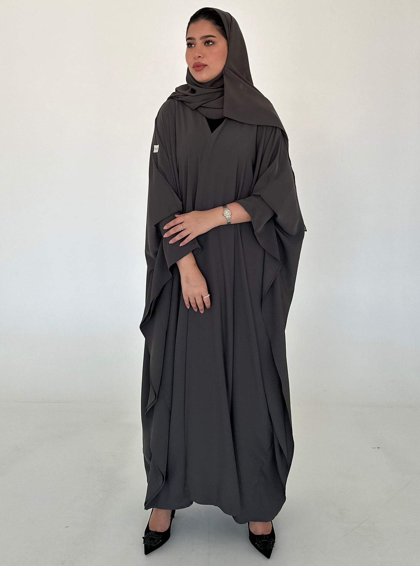 N058 - Grey butterfly abaya
