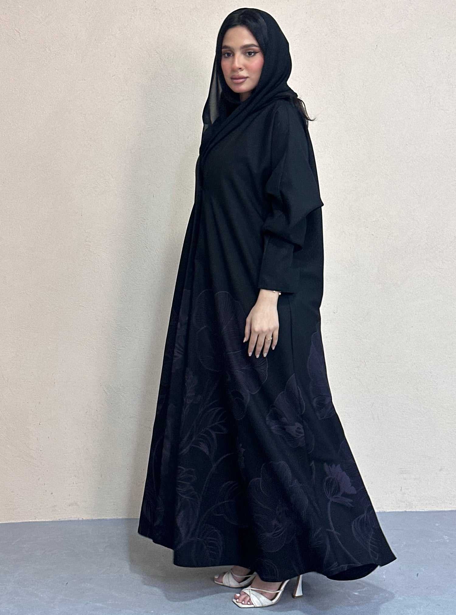 N080 - Classy floral print abaya