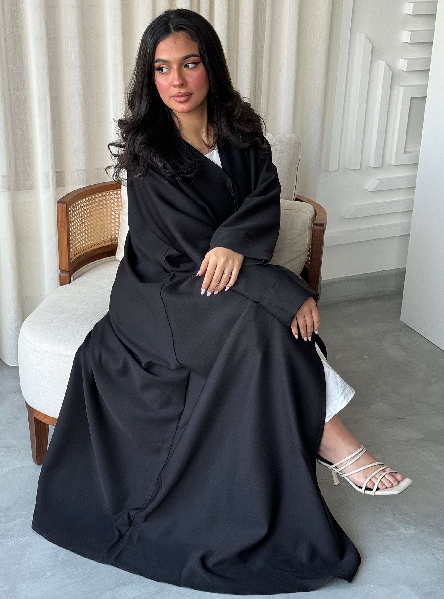 N063 - Black basic abaya
