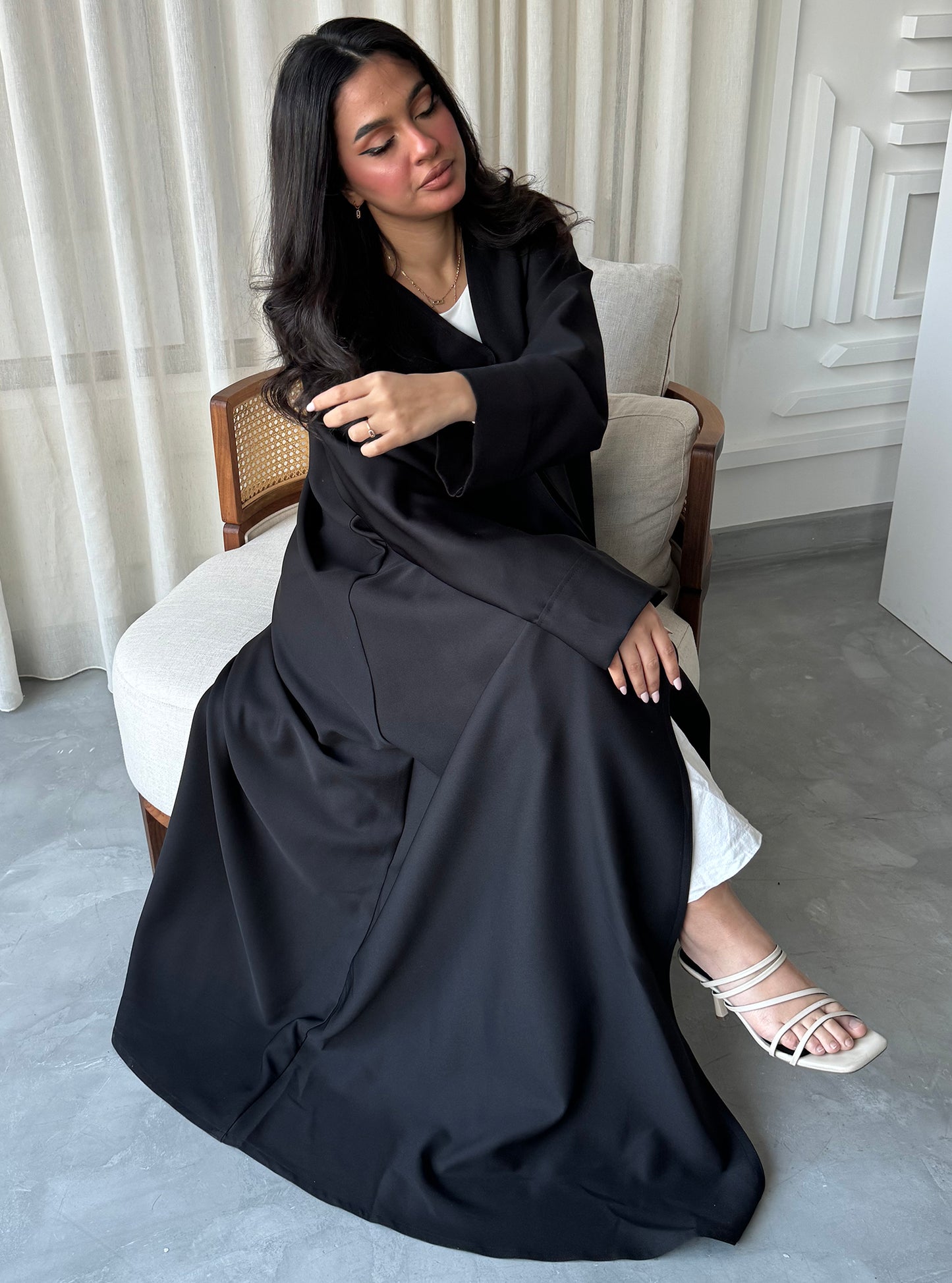 N063 - Black basic abaya