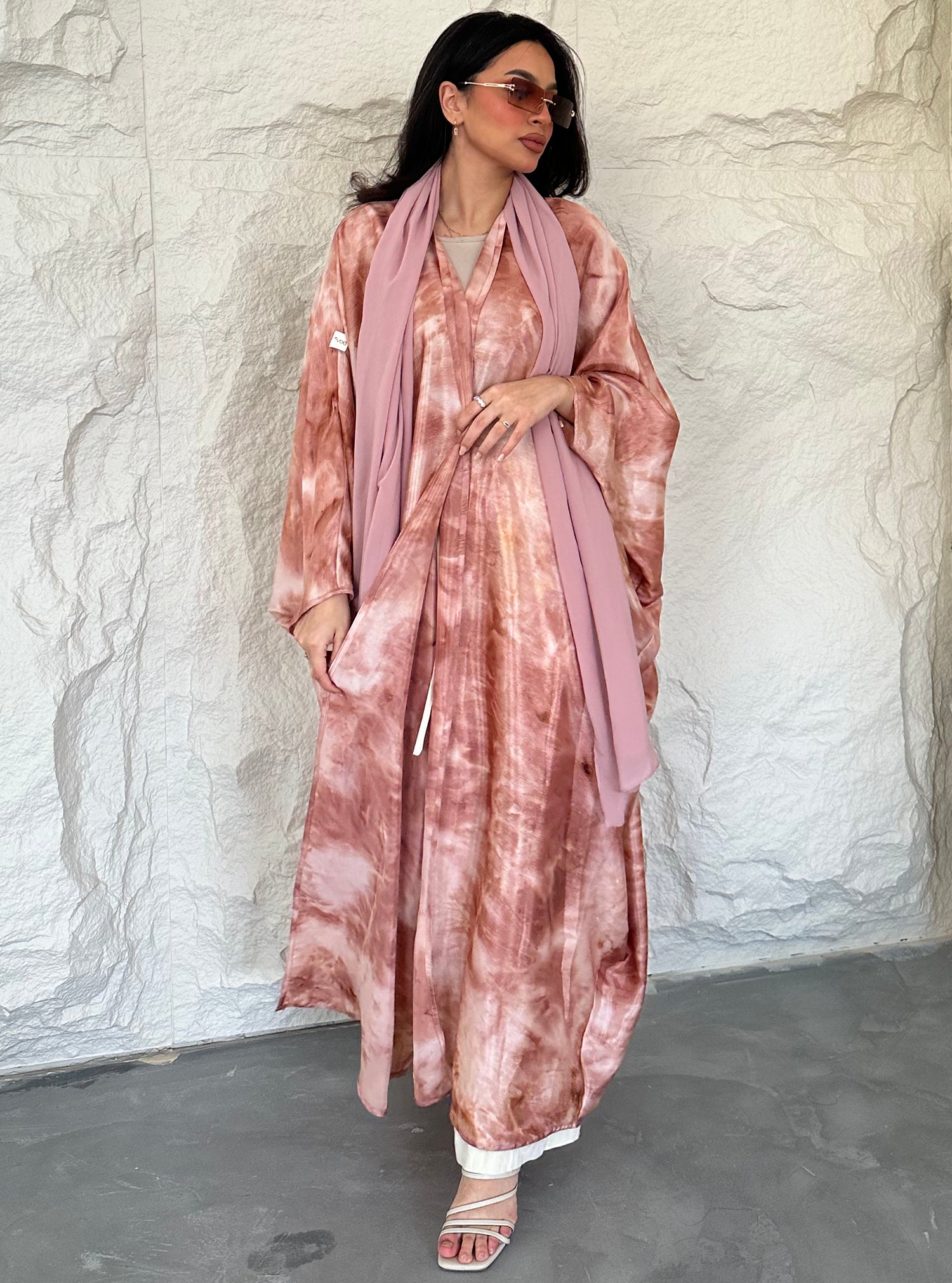 N045 -Peach tie die abaya