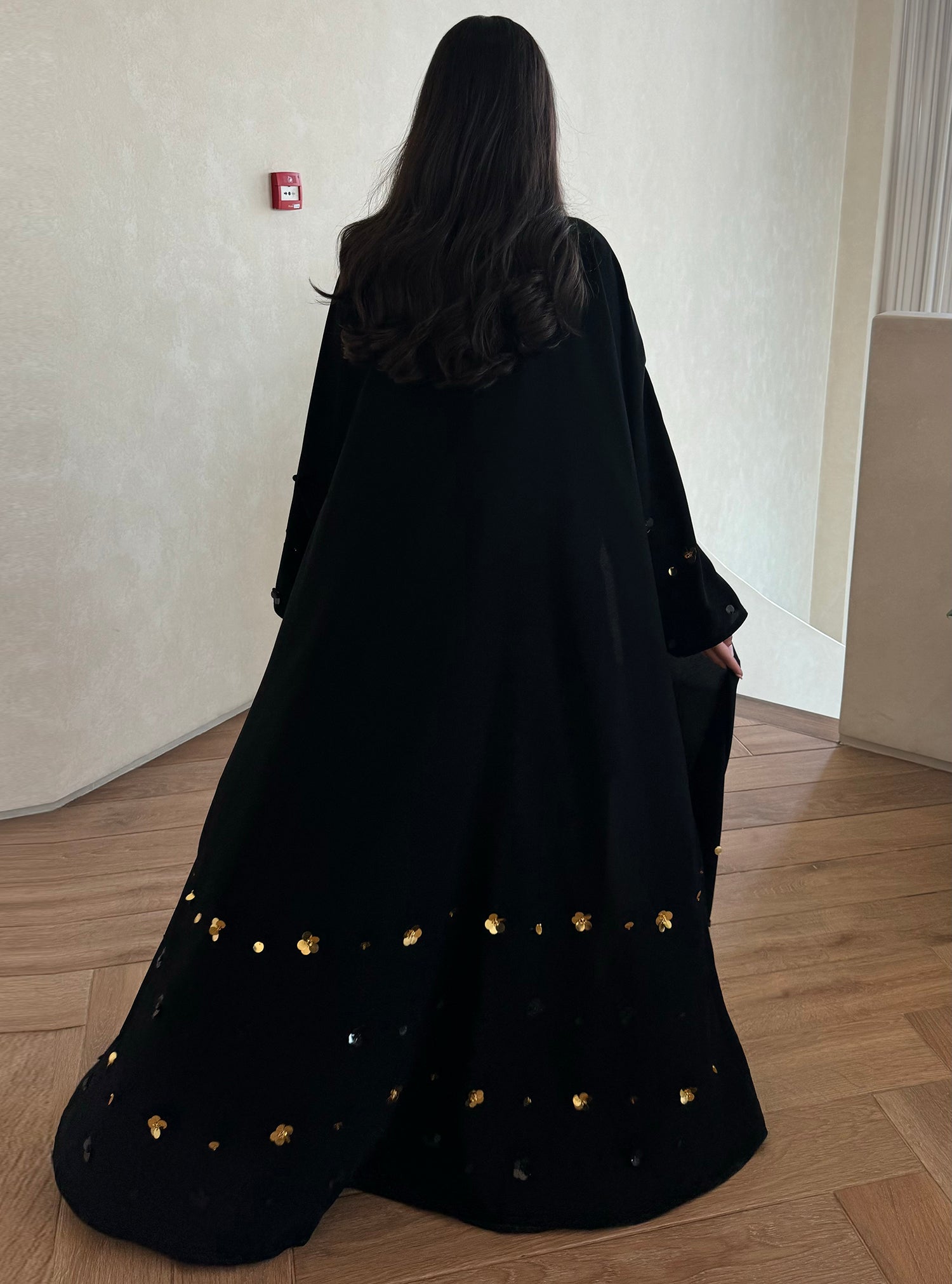 N049 - Floral accent abaya