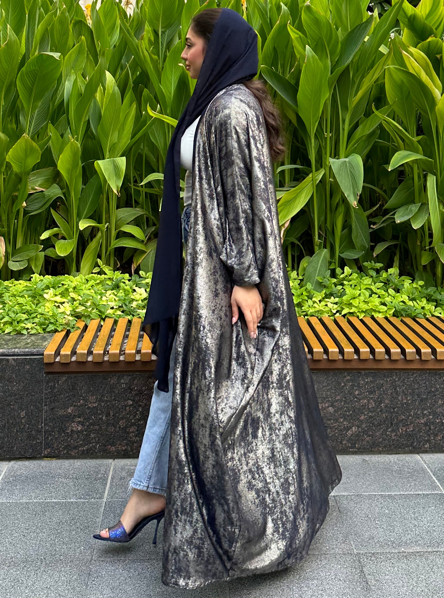 N048 - Navy shiny organza abaya