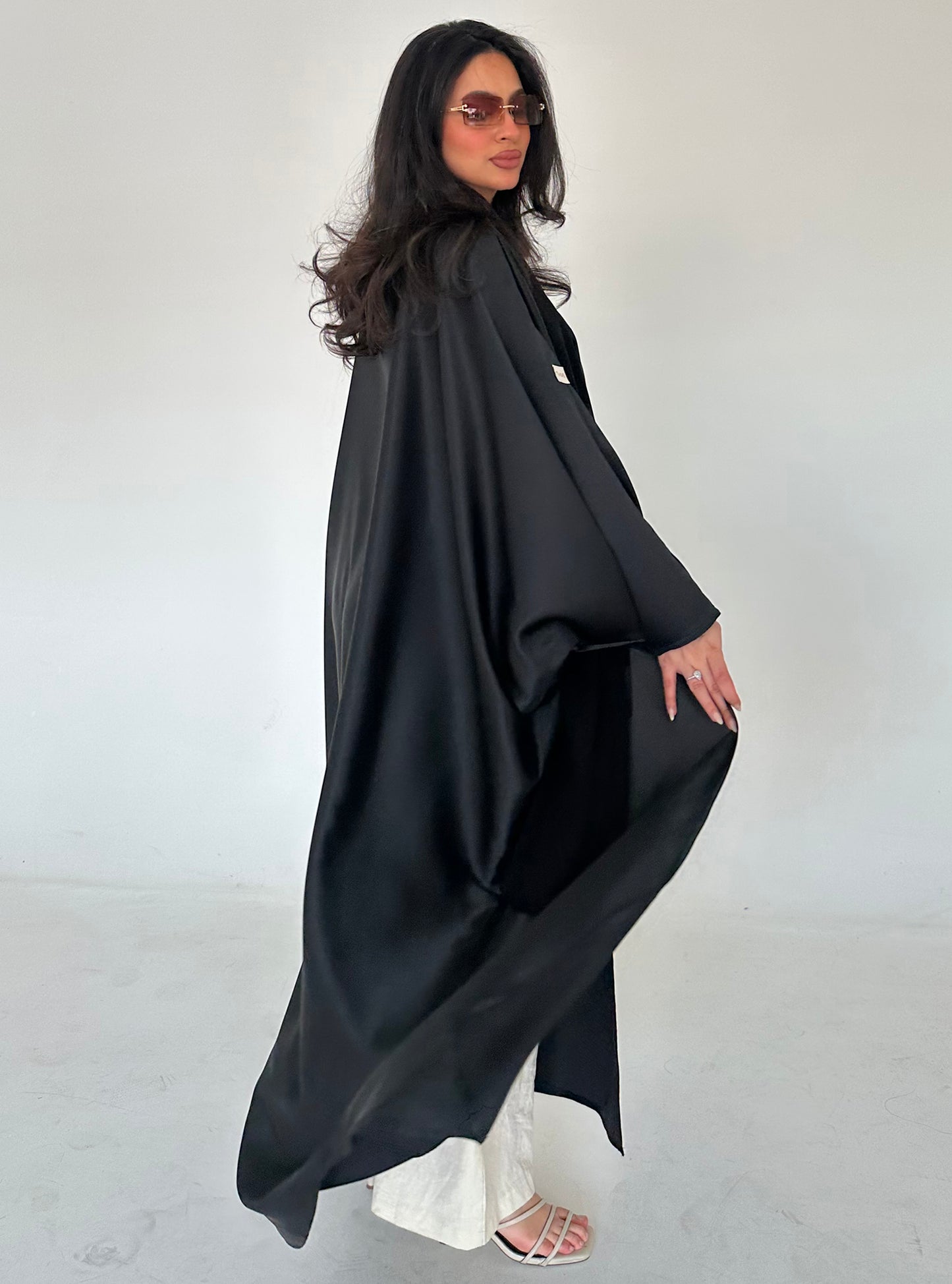 N041 - Shiny bisht abaya
