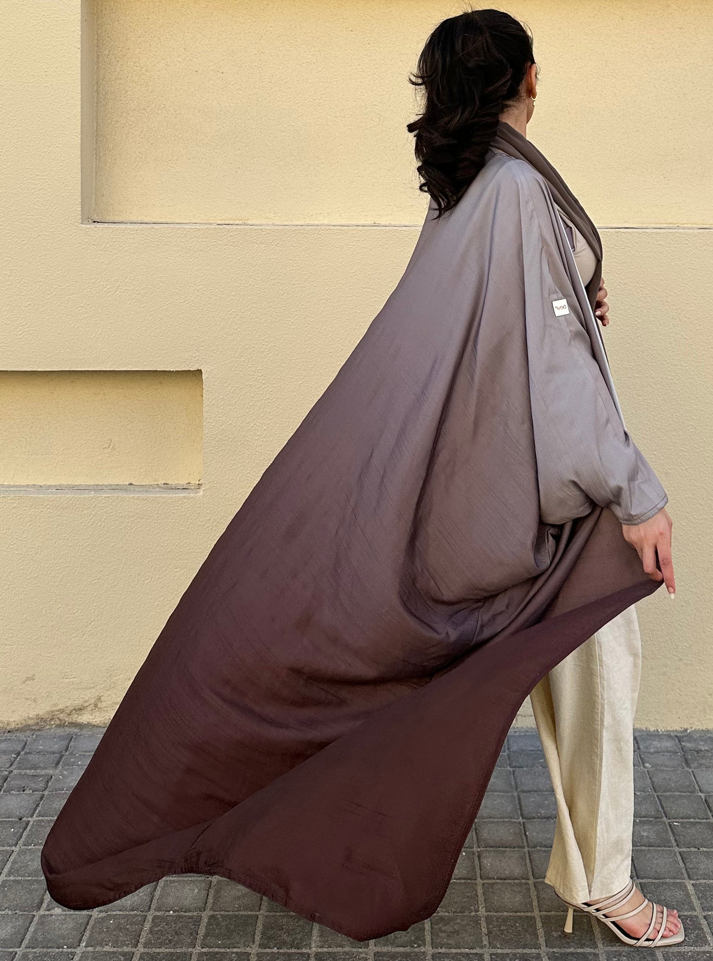 N046 - Ombre bisht abaya
