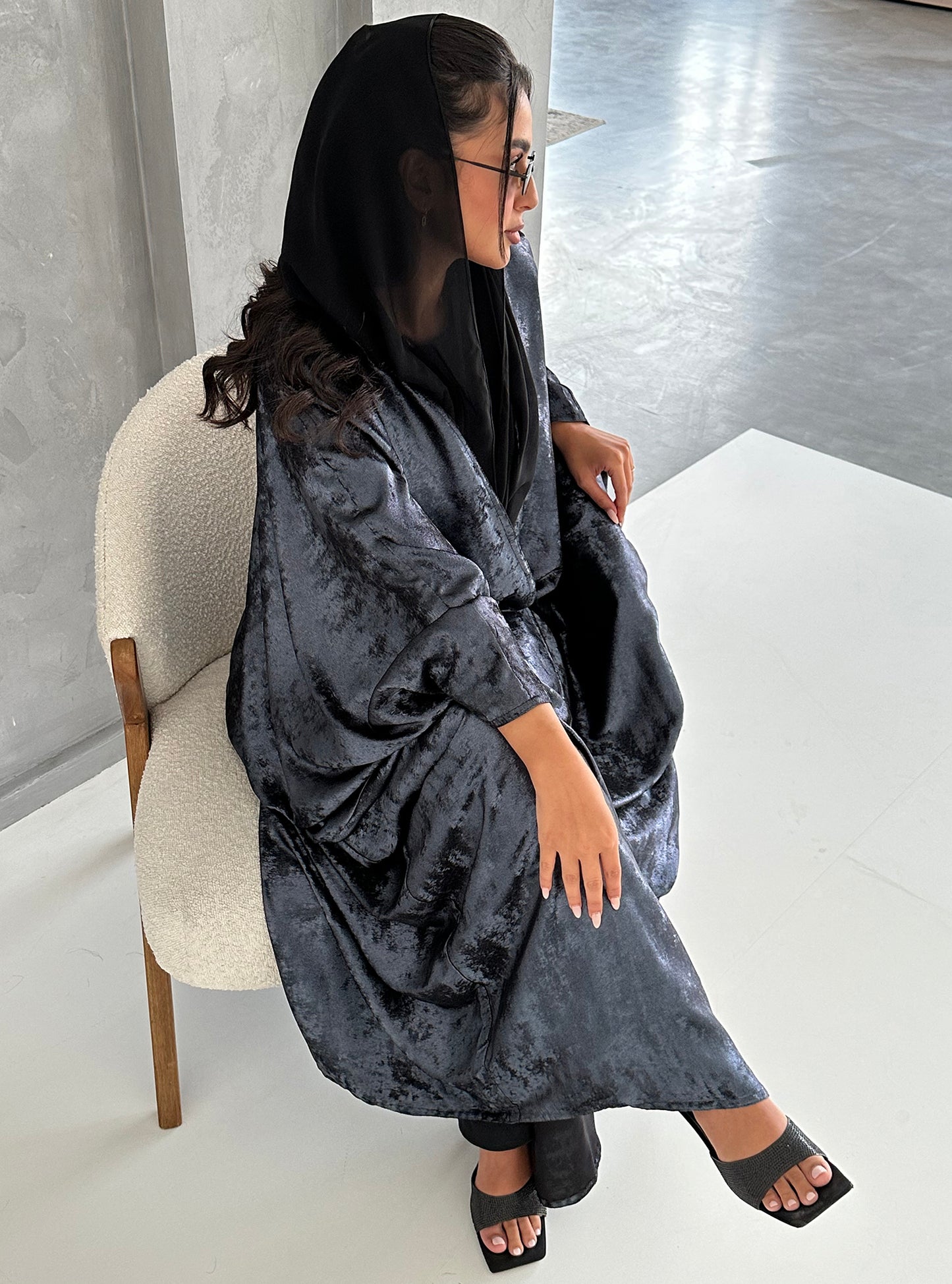 N026 - Shiny silk organza abaya