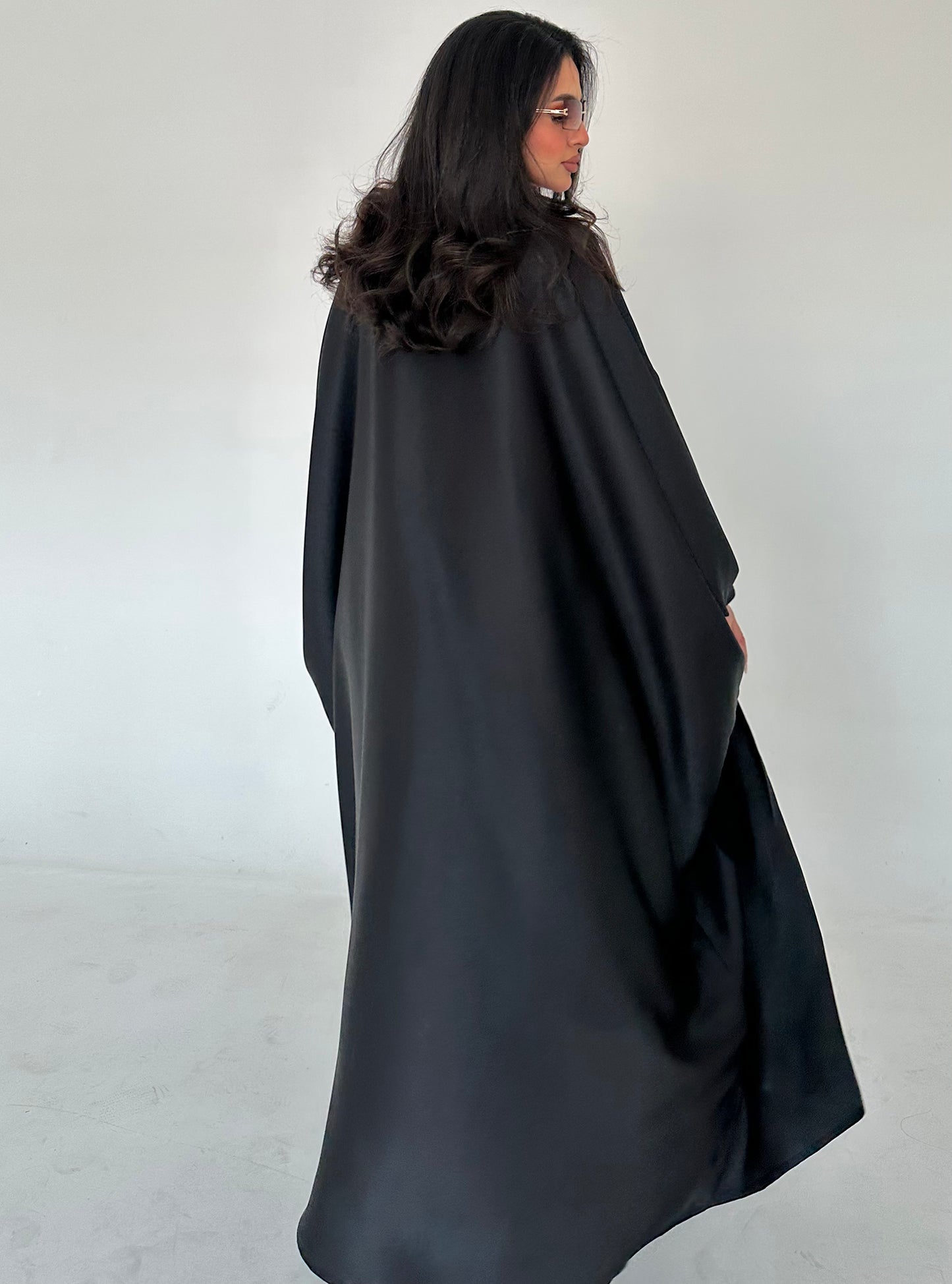 N041 - Shiny bisht abaya